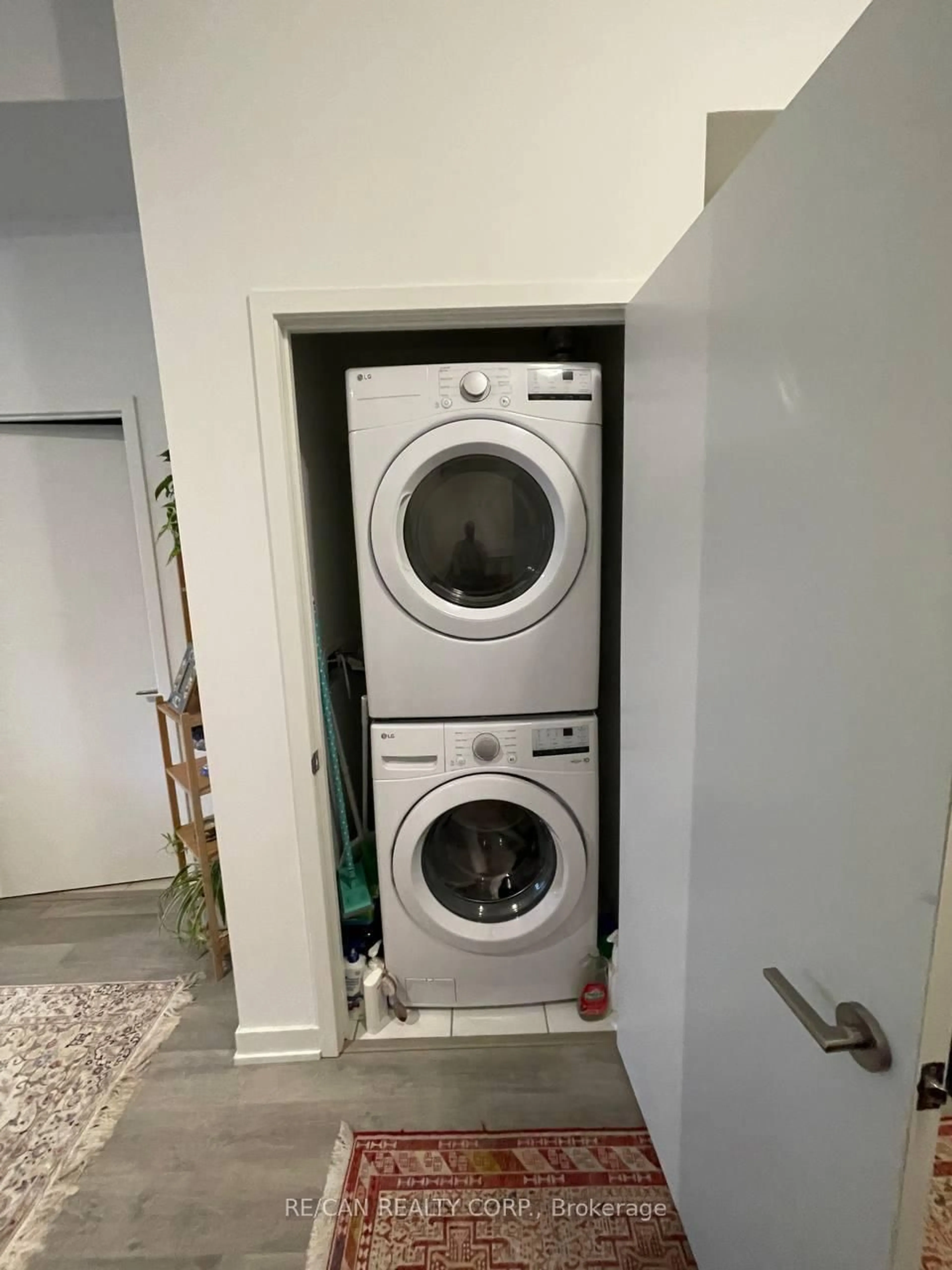 Laundry room for 292 Verdale Crossing #1009, Markham Ontario L6G 0H6