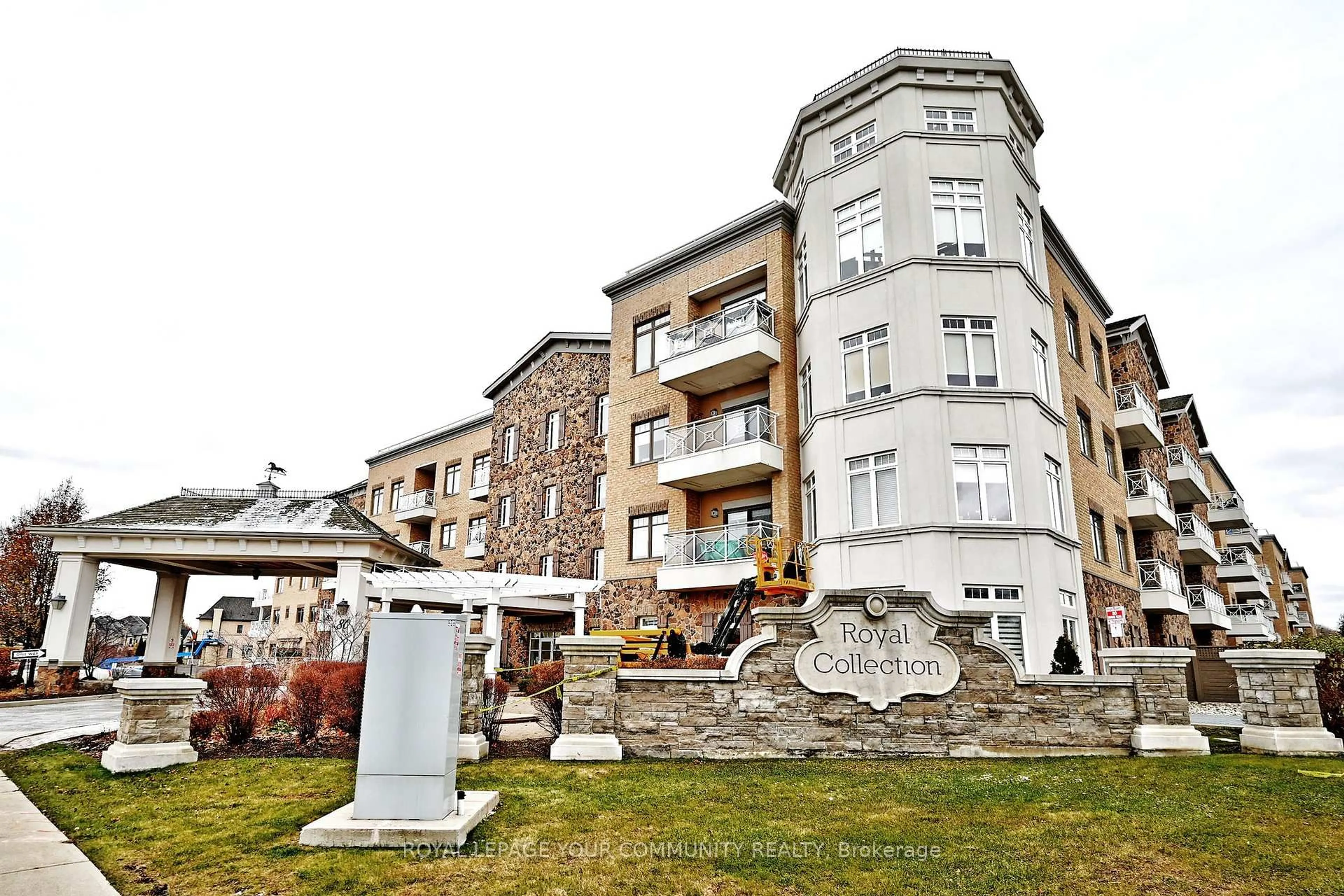 Patio, building for 80 Burns Blvd #416, King Ontario L7B 0B3