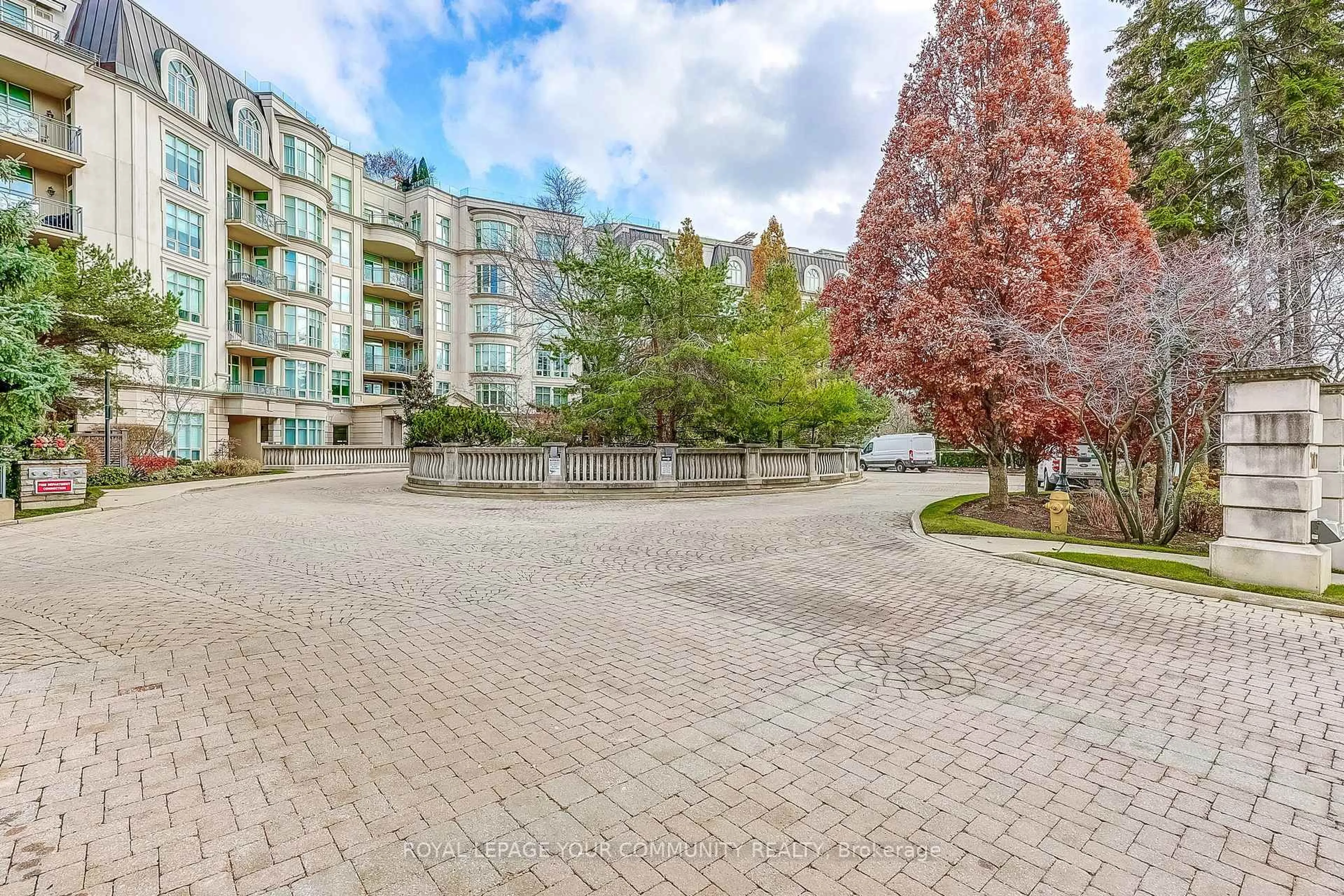 Patio, unknown for 7071 Bayview Ave #304, Markham Ontario L3T 7Y8