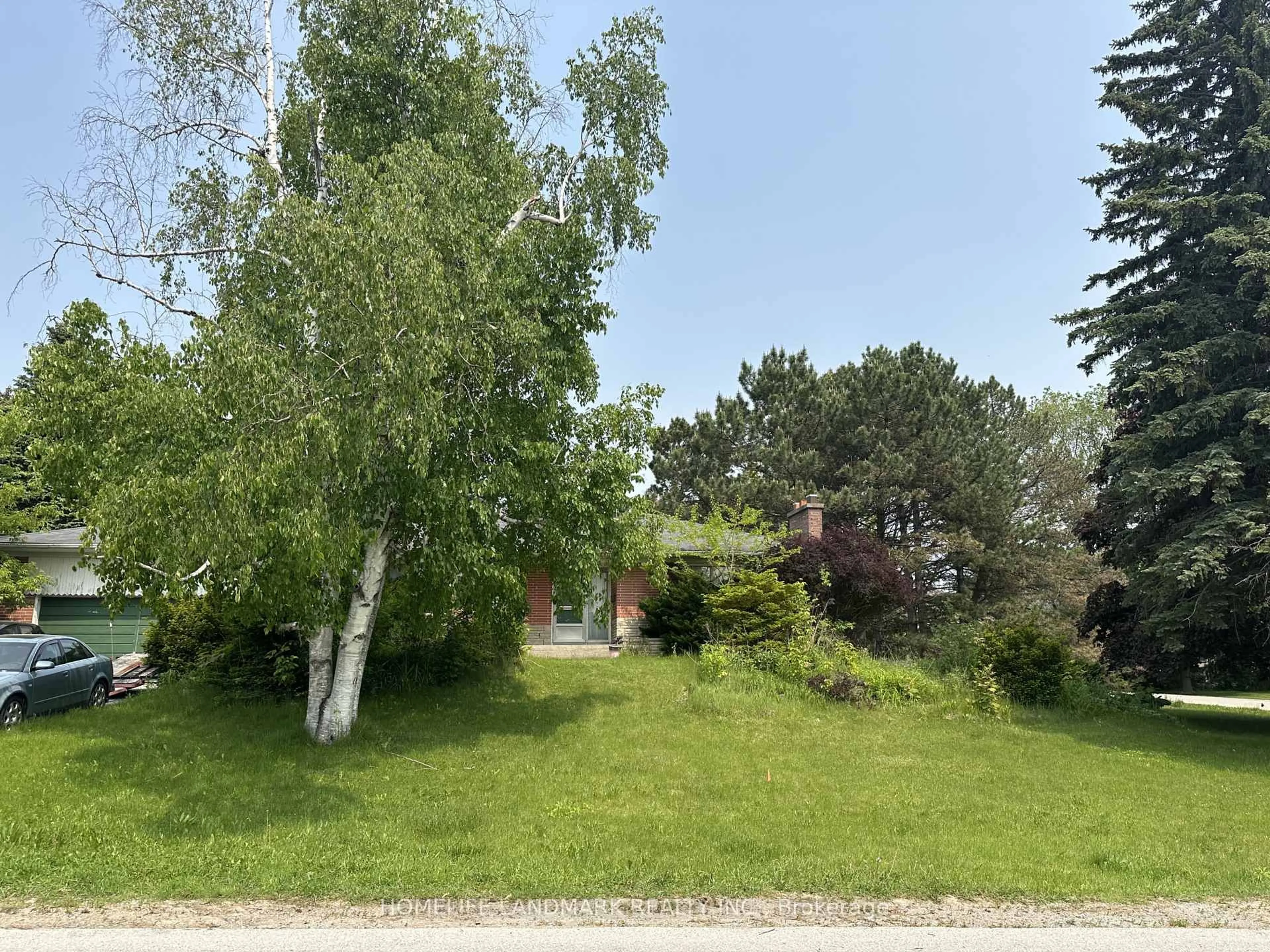 A pic from outside/outdoor area/front of a property/back of a property/a pic from drone, forest/trees view for 21 Grandview Blvd, Markham Ontario L3P 1E9