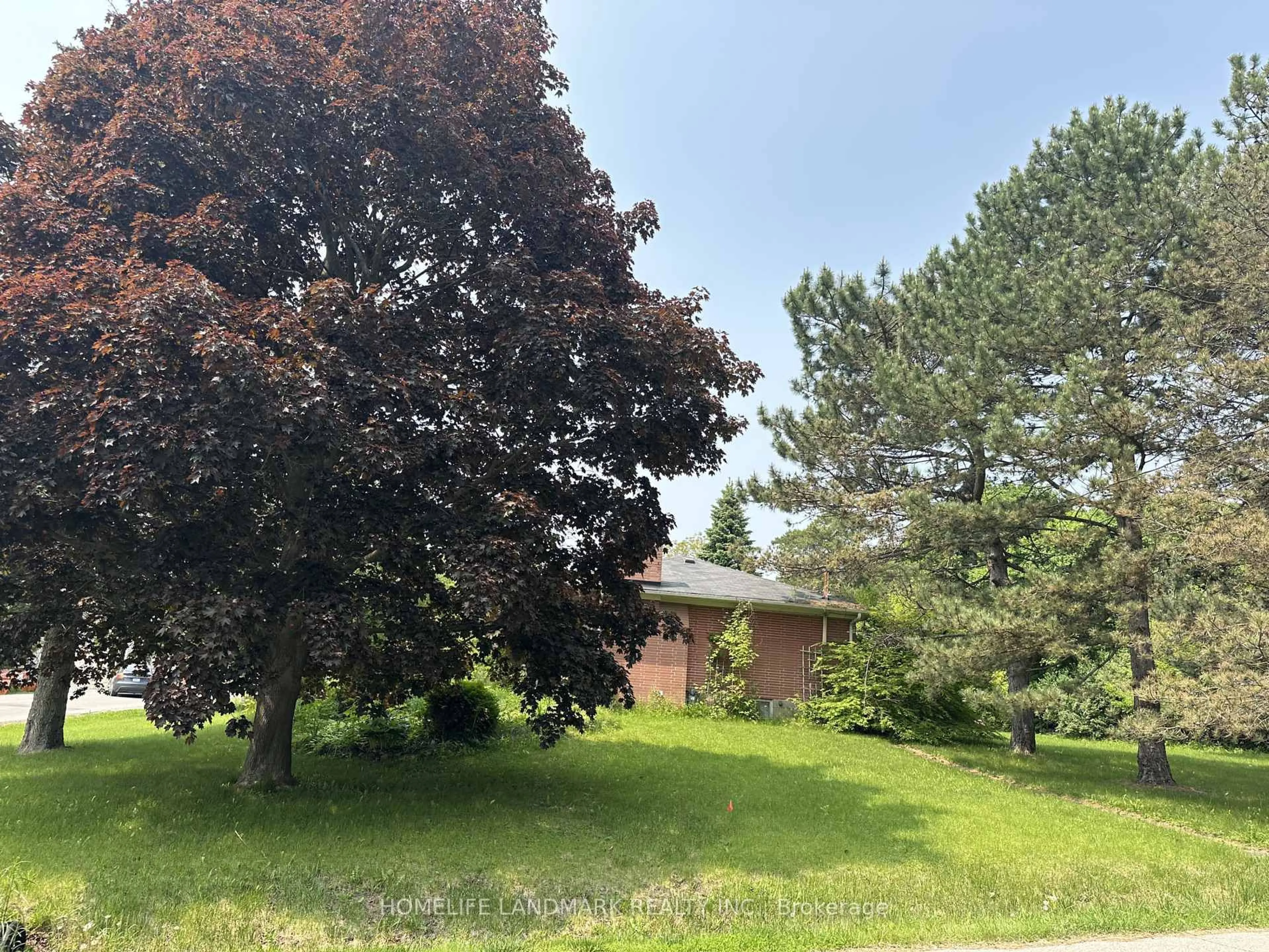 A pic from outside/outdoor area/front of a property/back of a property/a pic from drone, forest/trees view for 21 Grandview Blvd, Markham Ontario L3P 1E9