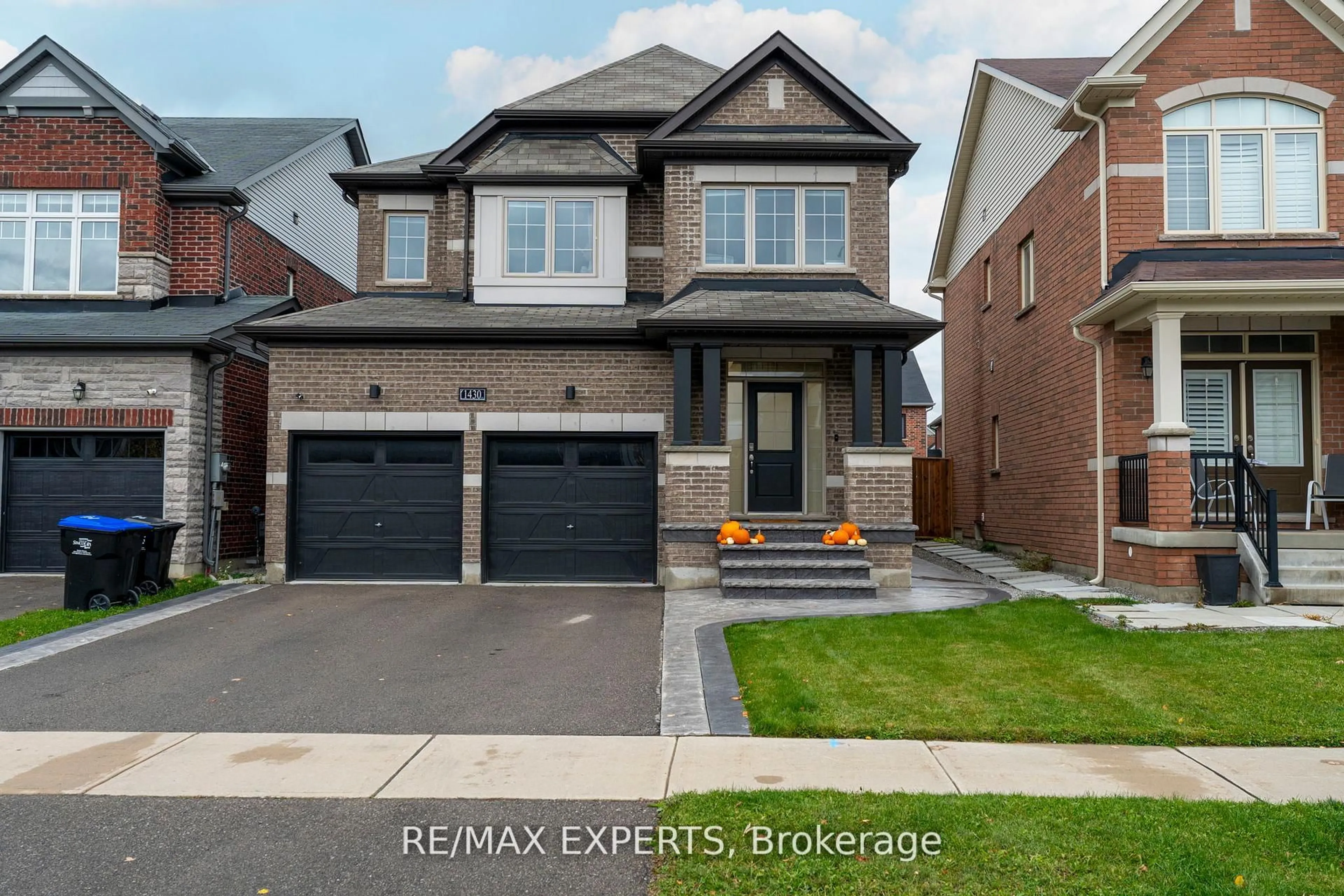 Home with brick exterior material, street for 1430 Farrow Cres, Innisfil Ontario L9S 0L6