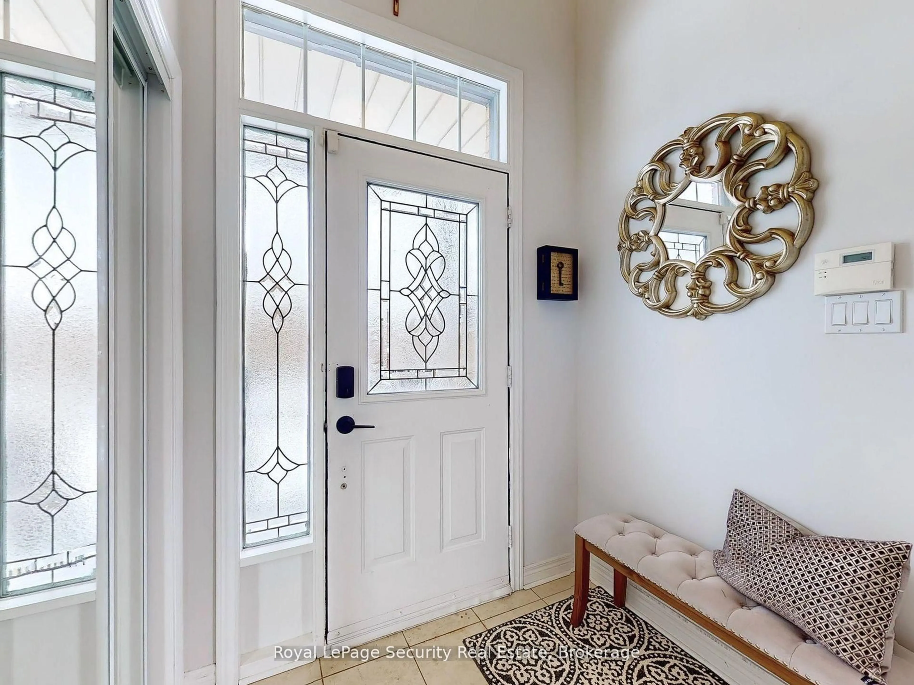 Indoor entryway for 128 Daiseyfield Cres, Vaughan Ontario L4H 2T7