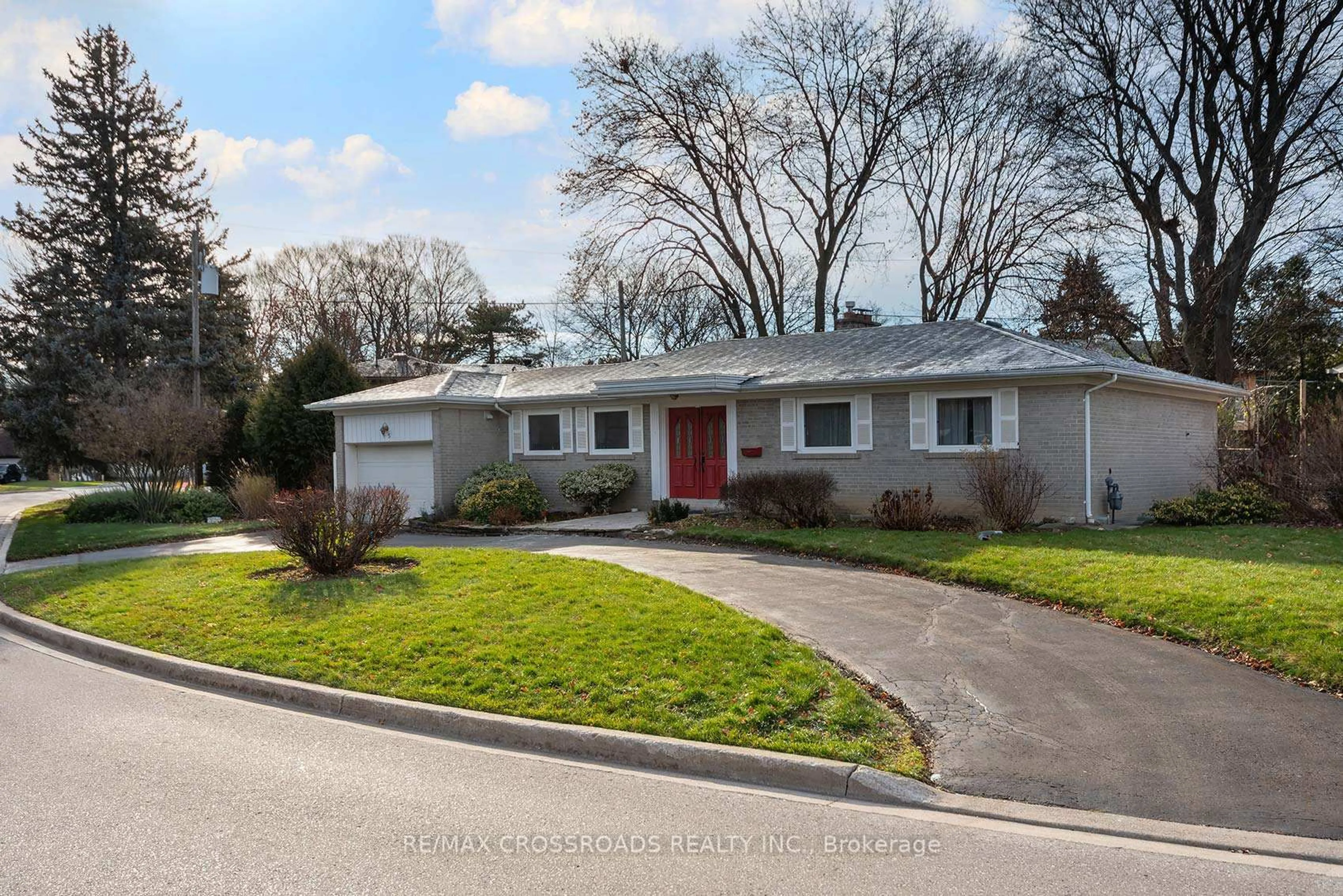 Home with vinyl exterior material, street for 45 Delair Cres, Markham Ontario L3T 2M3