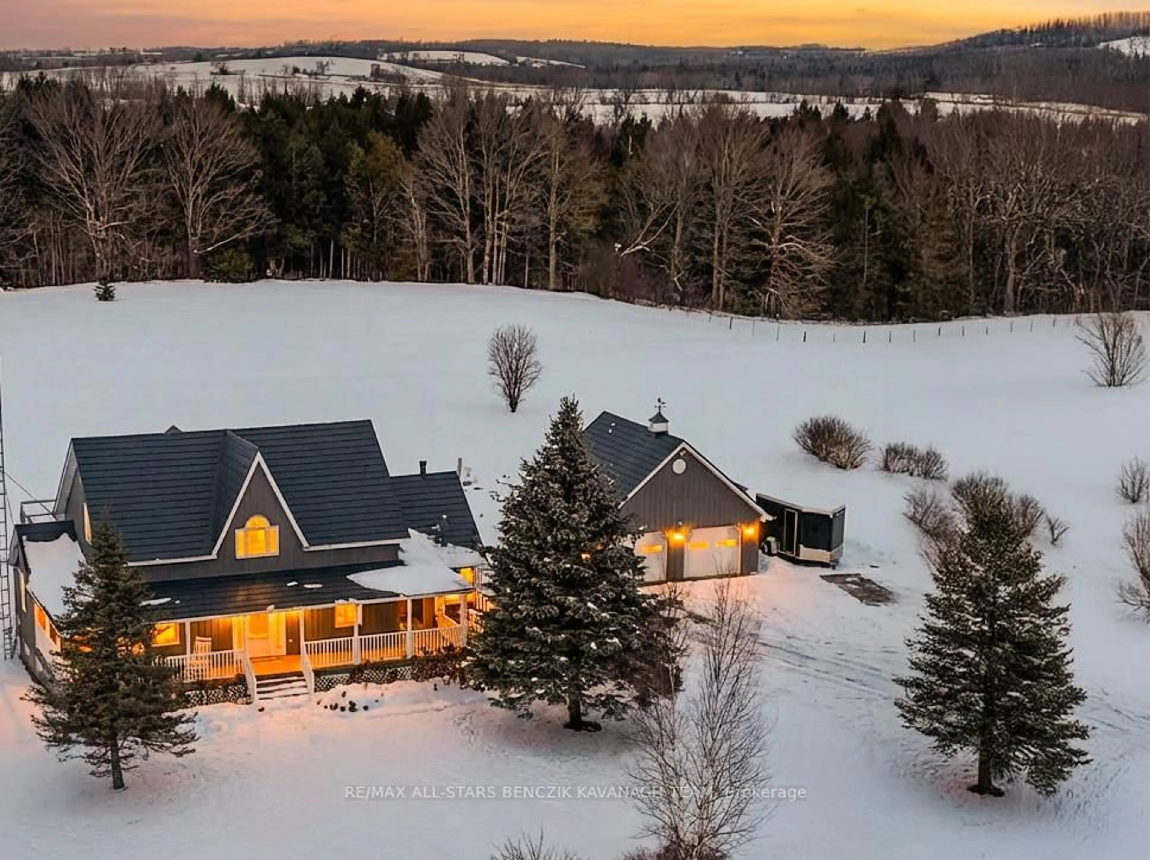 A pic from outside/outdoor area/front of a property/back of a property/a pic from drone, mountain view for 736 Regional Road 13, Uxbridge Ontario L9P 1R2