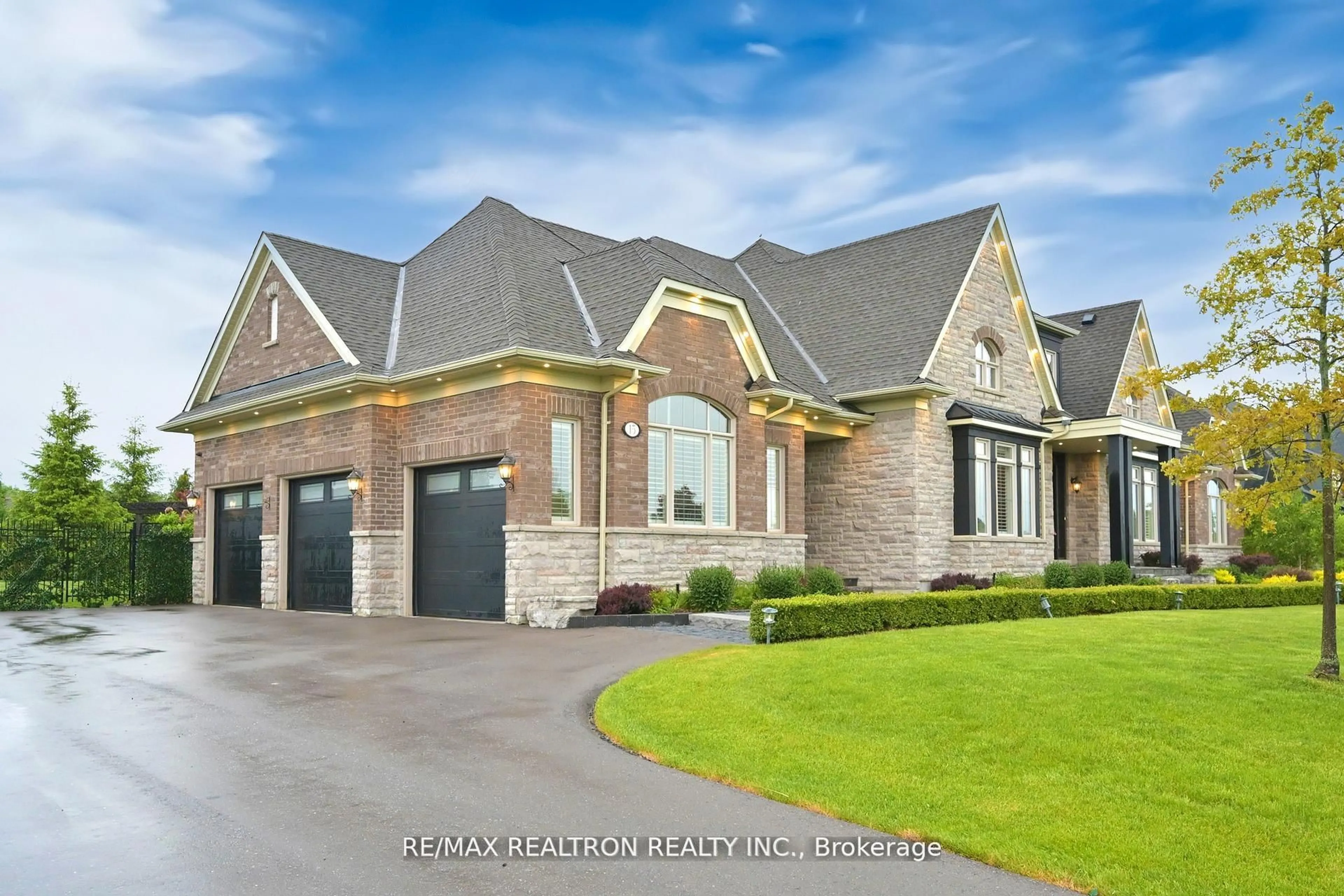 Home with brick exterior material, street for 15 Pine Vista Ave, Whitchurch-Stouffville Ontario L4A 1R9