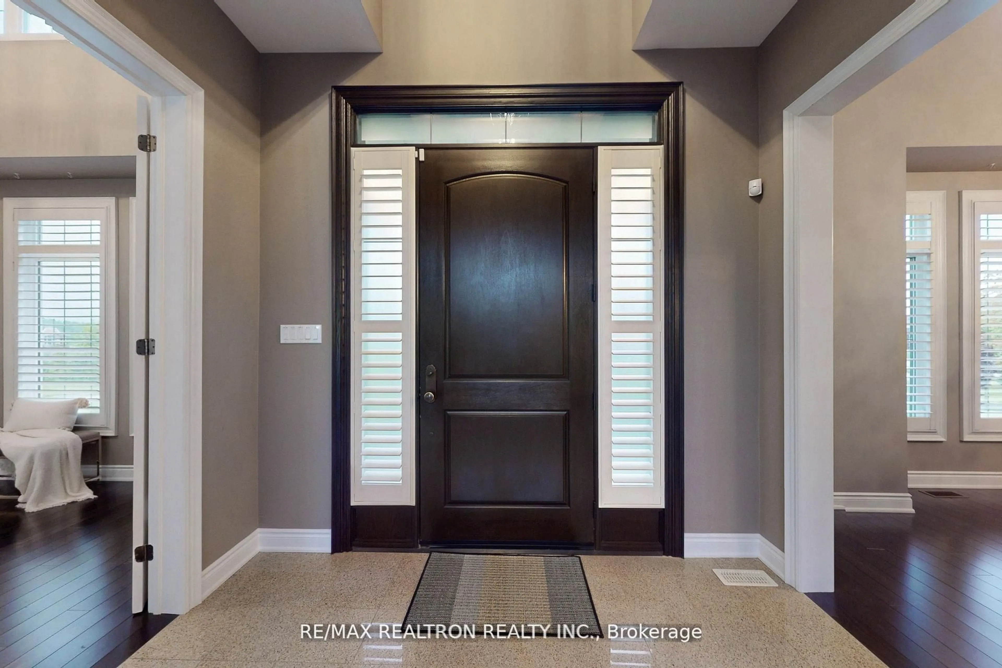 Indoor entryway for 15 Pine Vista Ave, Whitchurch-Stouffville Ontario L4A 1R9