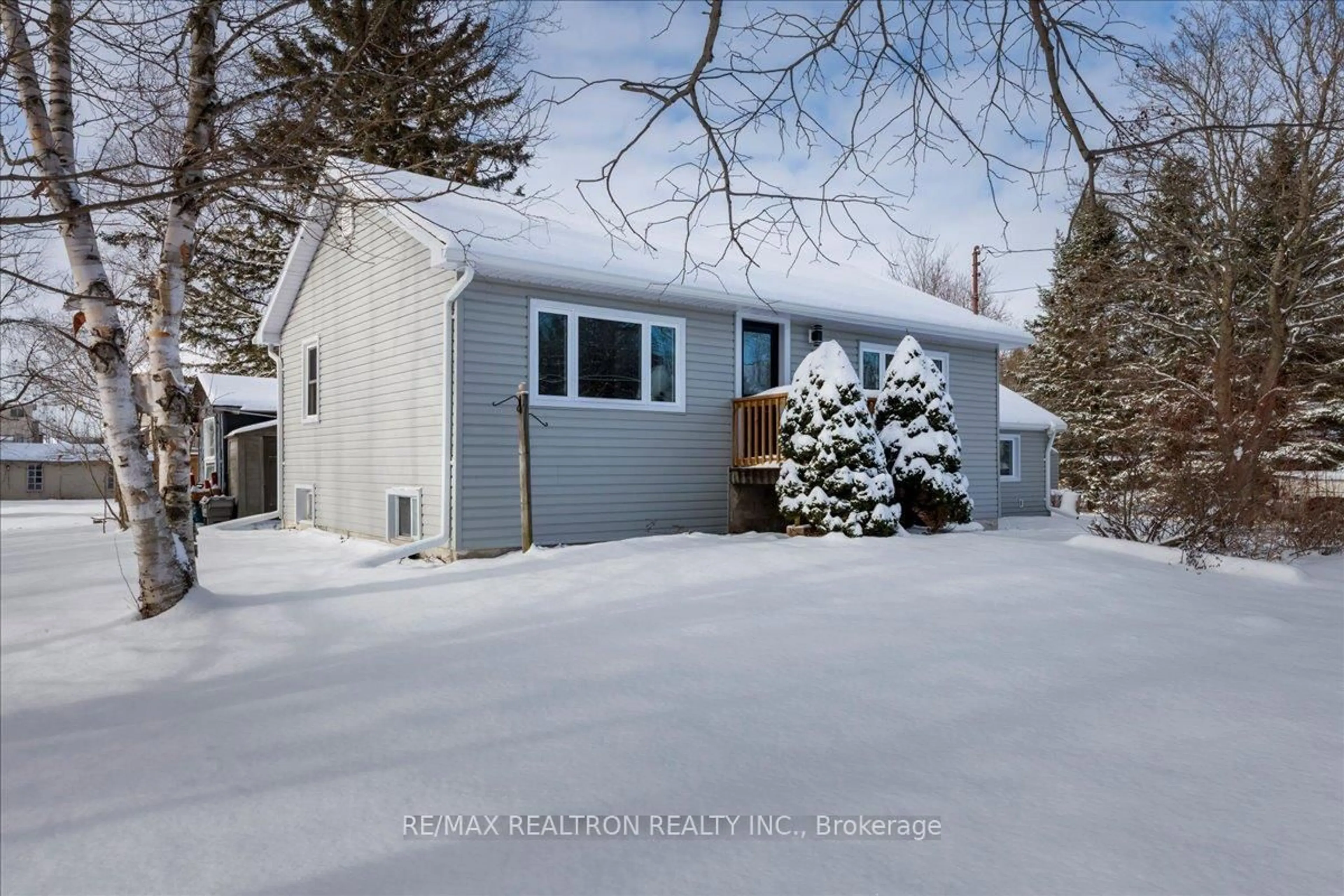 Unknown for 8906 5th Line, Essa Ontario L3W 0C7