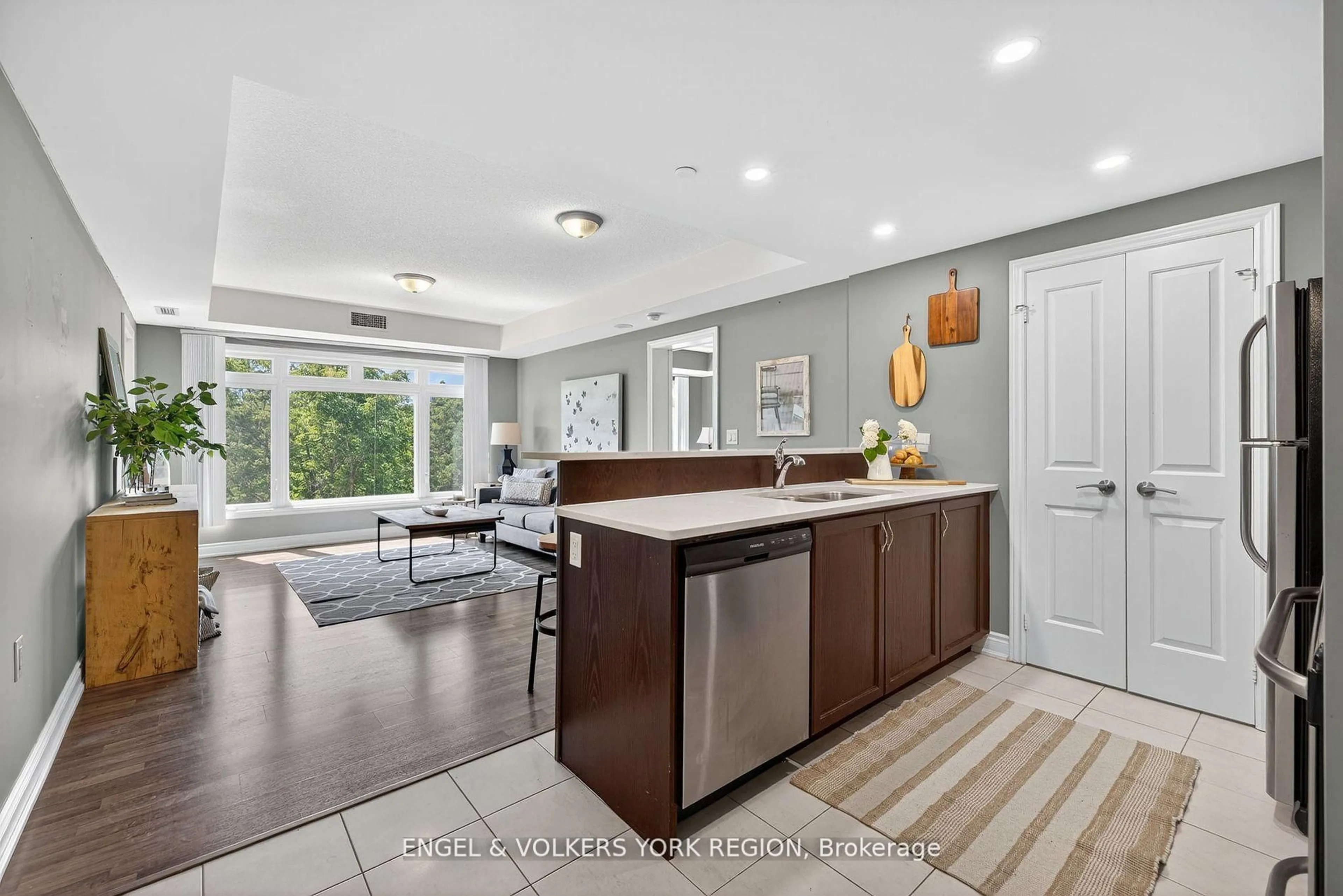 Open concept kitchen, ceramic/tile floor for 149 Church St #503, King Ontario L0G 1T0