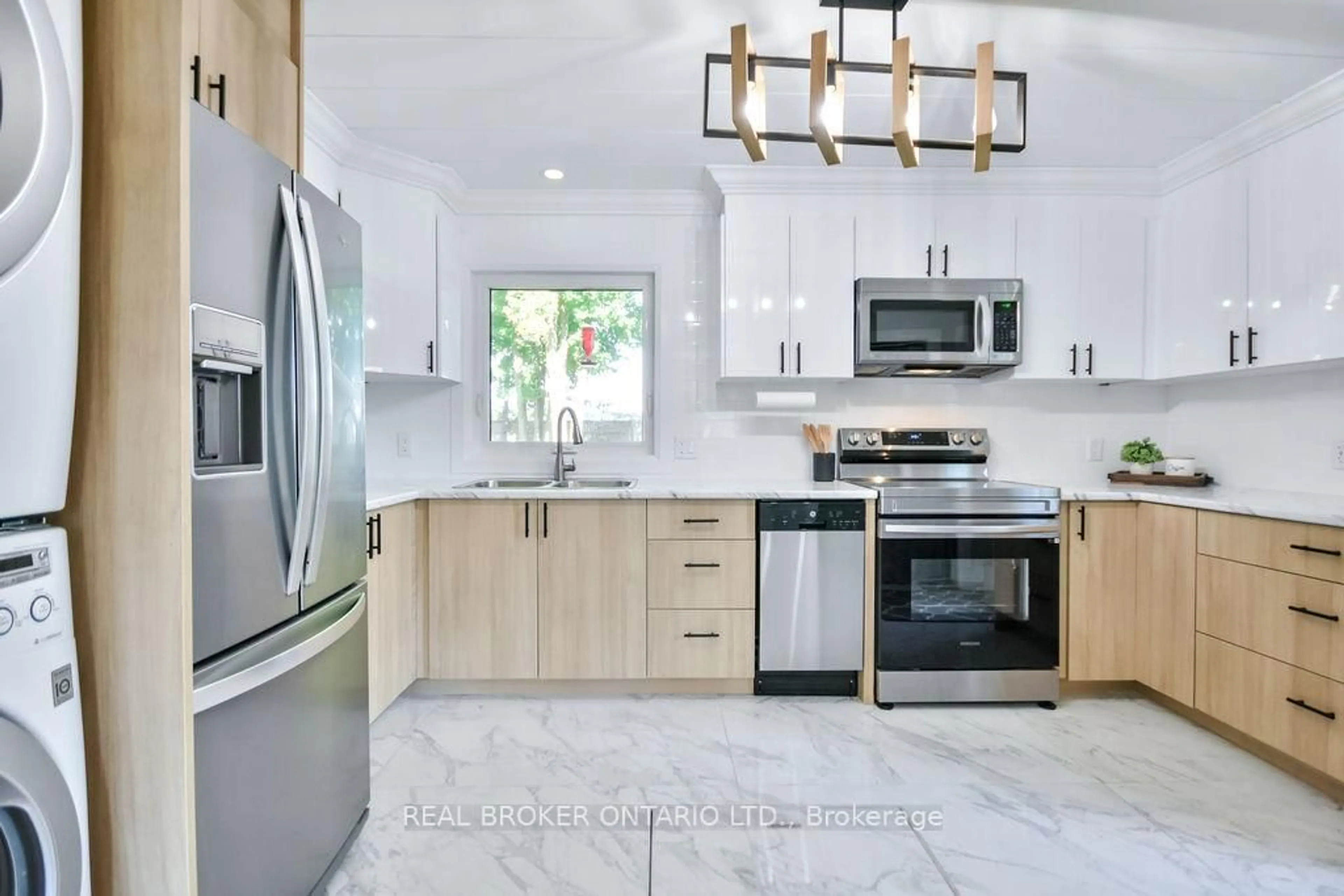 Contemporary kitchen, ceramic/tile floor for 812 Cook St, Innisfil Ontario L9S 2J1