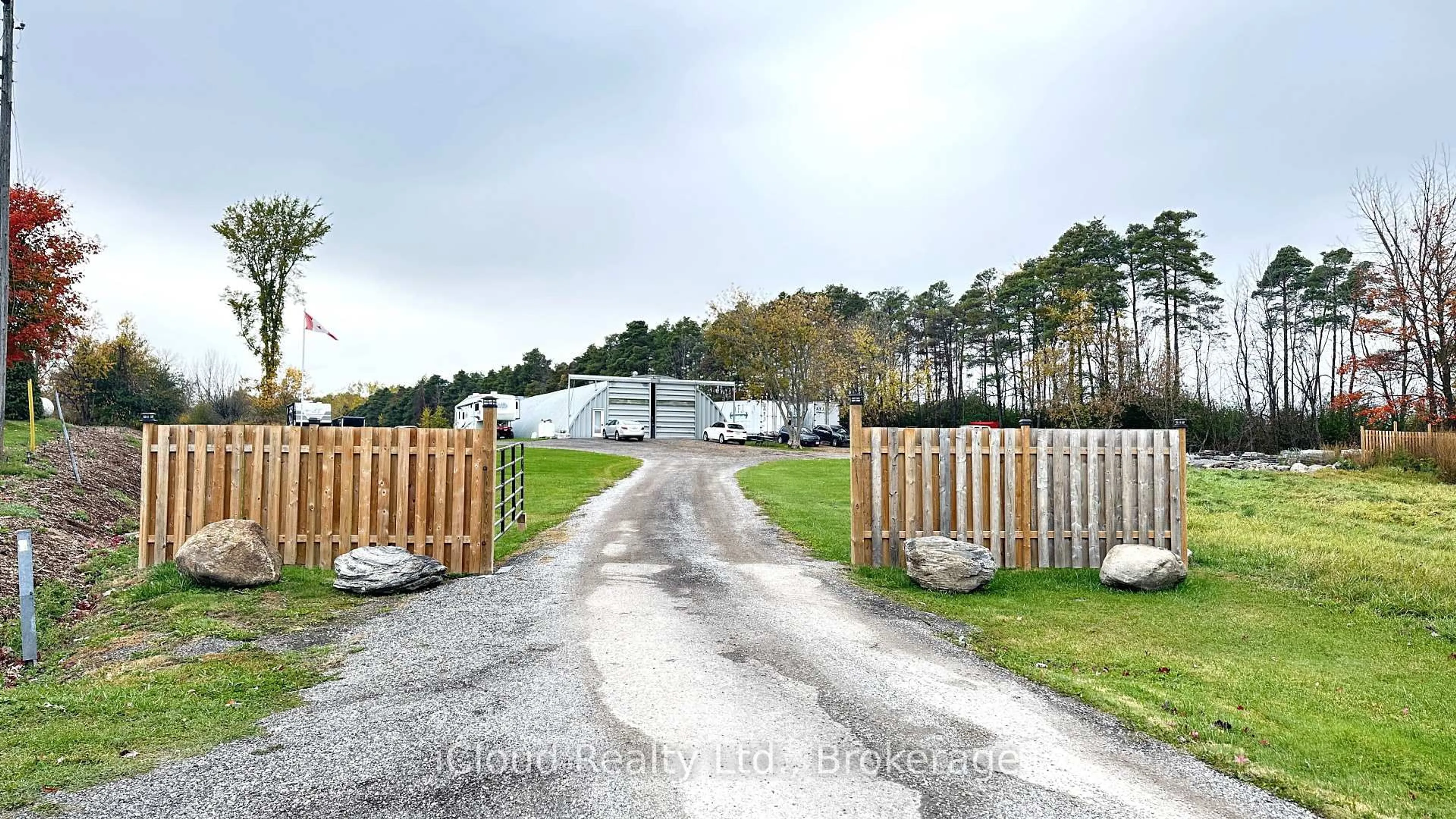 A pic from outside/outdoor area/front of a property/back of a property/a pic from drone, unknown for 22186 Kennedy Rd, East Gwillimbury Ontario L0G 1V0