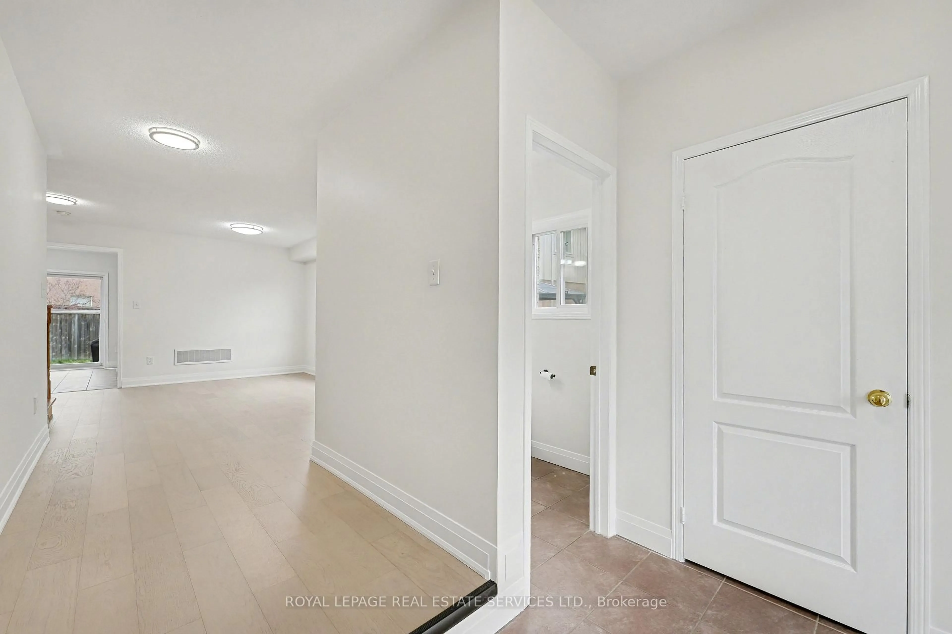 Unknown for 386 Reeves Way Blvd, Whitchurch-Stouffville Ontario L4A 0J8