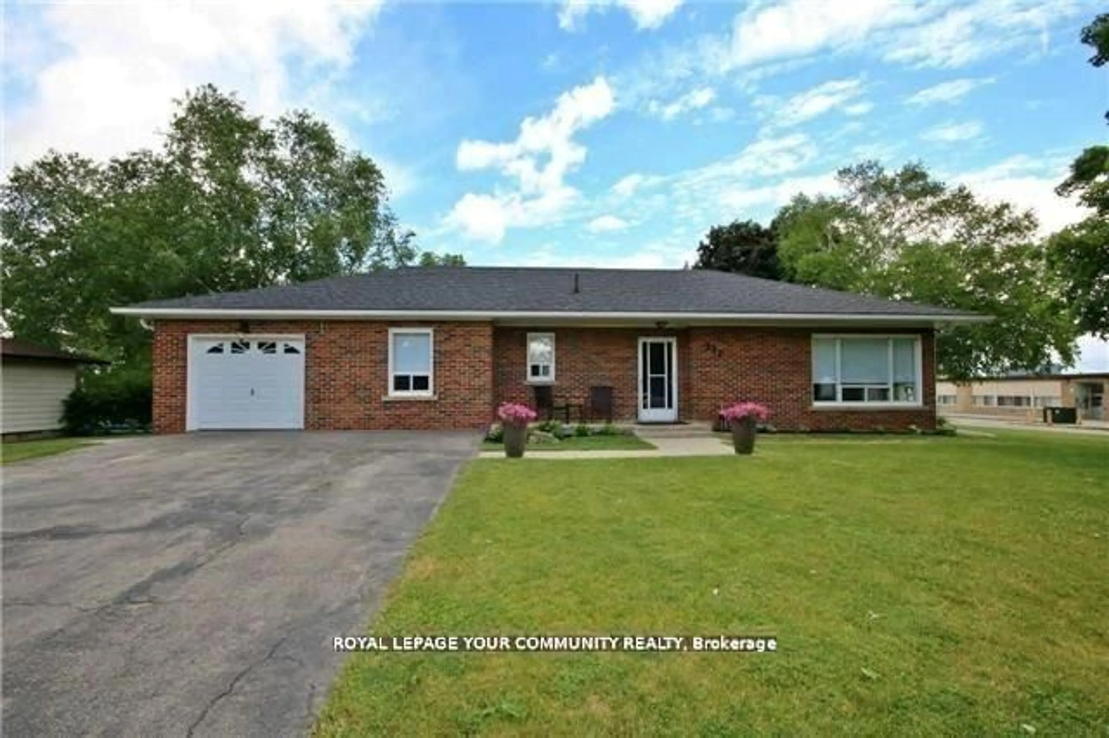 Home with brick exterior material, street for 197 Church St, Bradford West Gwillimbury Ontario L3Z 1R4