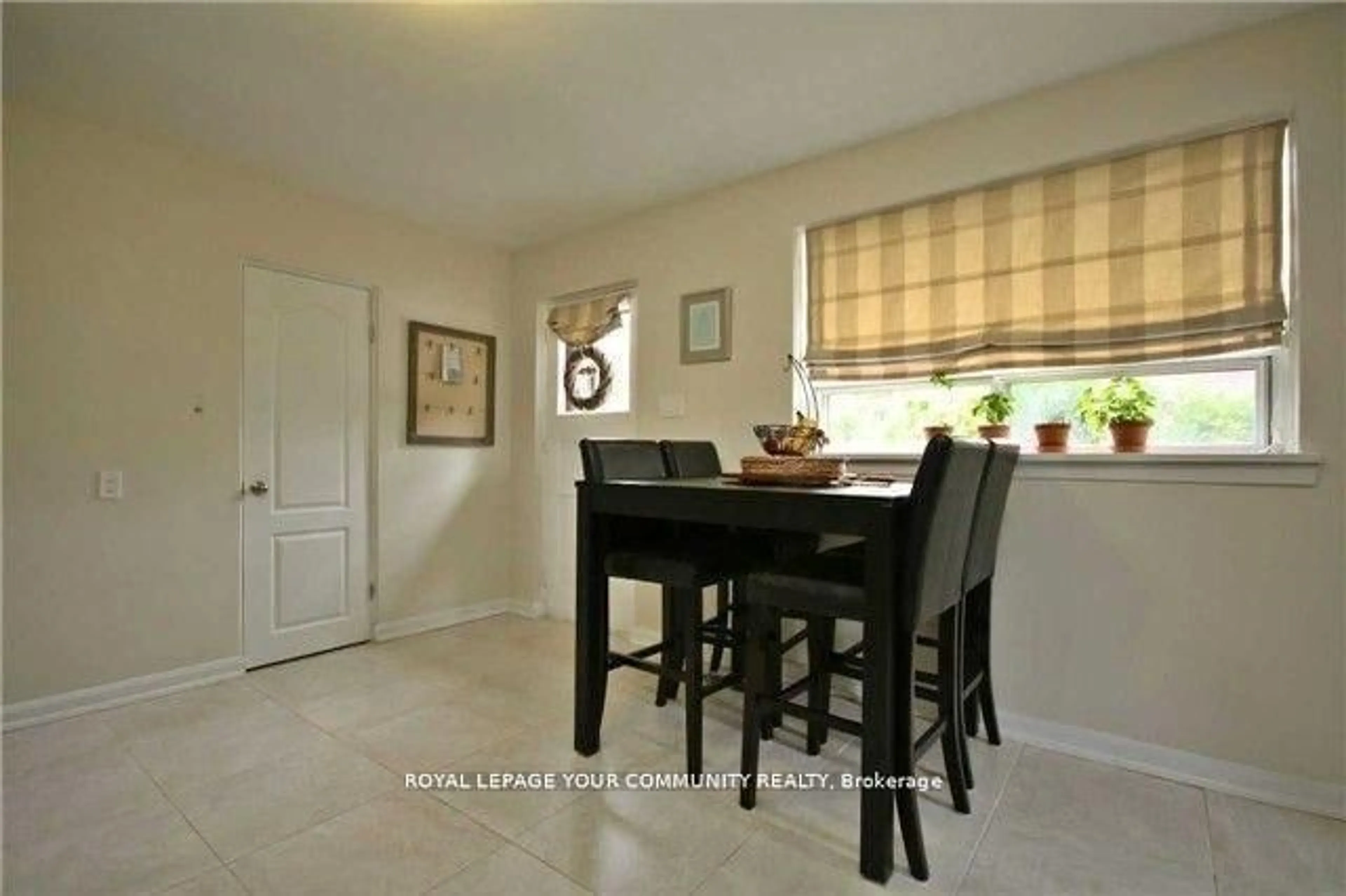 Dining room, ceramic/tile floor for 197 Church St, Bradford West Gwillimbury Ontario L3Z 1R4