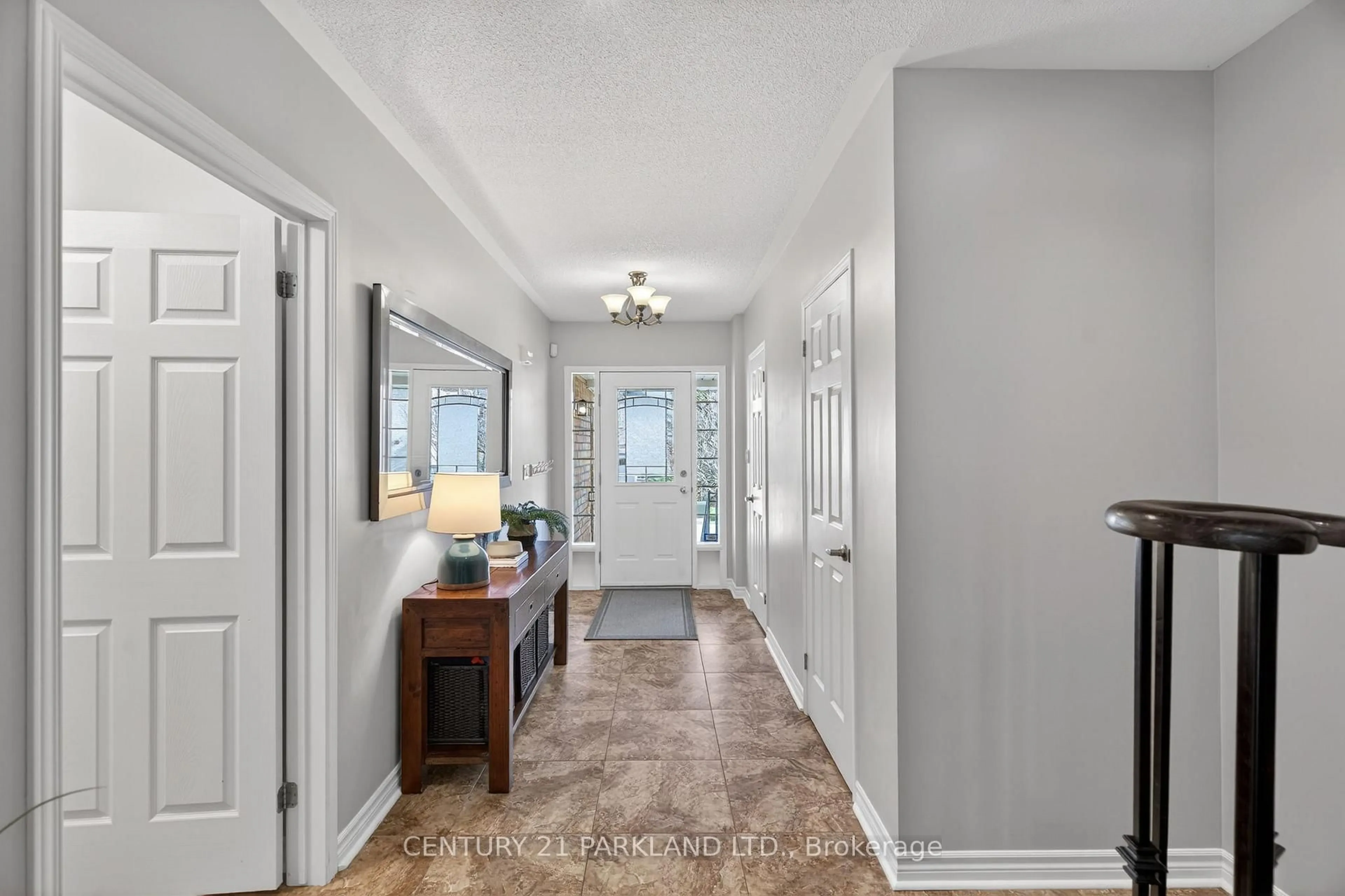 Indoor entryway for 77 MONTE CARLO Dr, Vaughan Ontario L4H 1T3