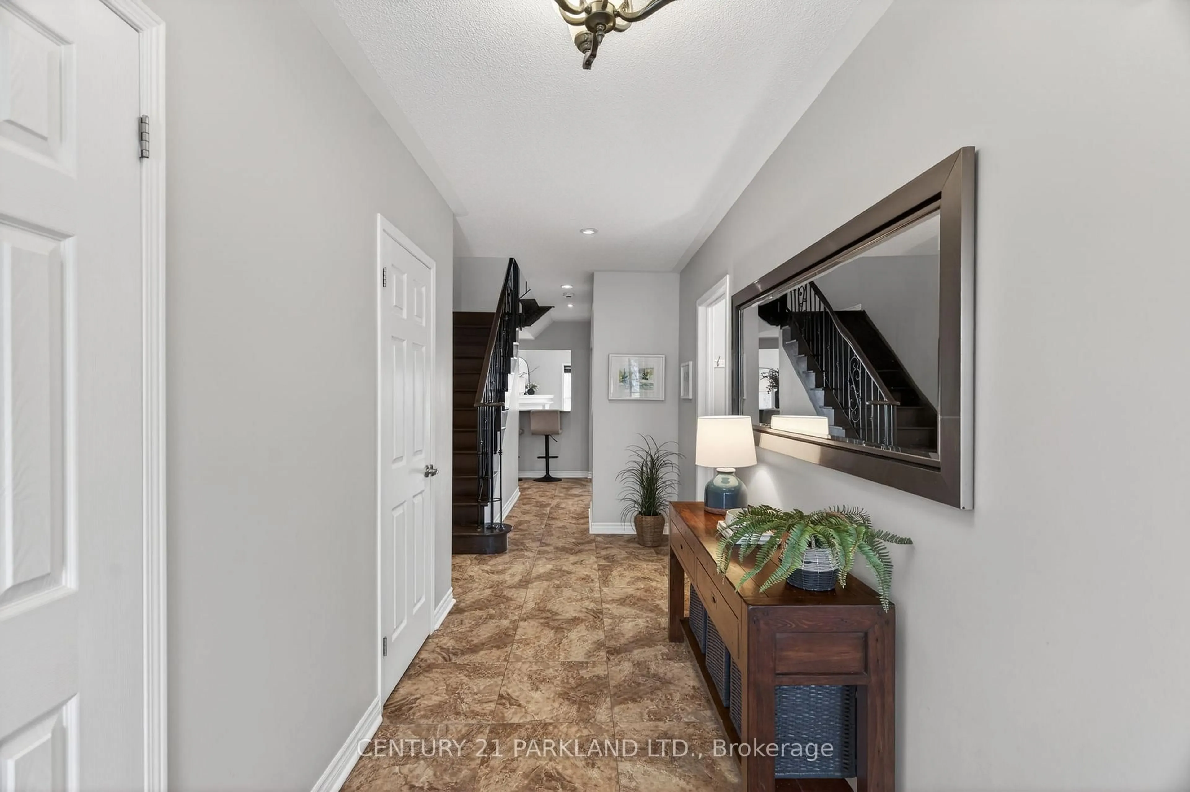 Indoor entryway for 77 MONTE CARLO Dr, Vaughan Ontario L4H 1T3