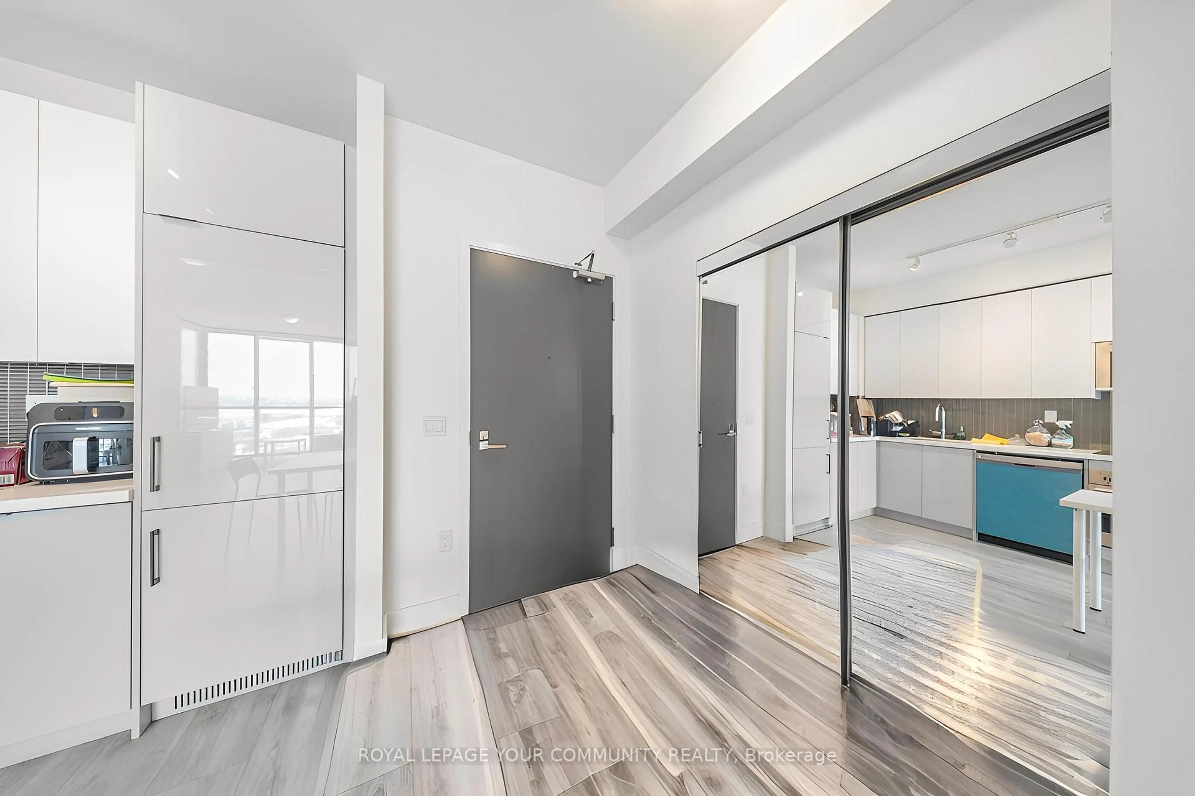 Indoor entryway for 2908 Highway 7 Rd #1101, Vaughan Ontario L4K 0K5