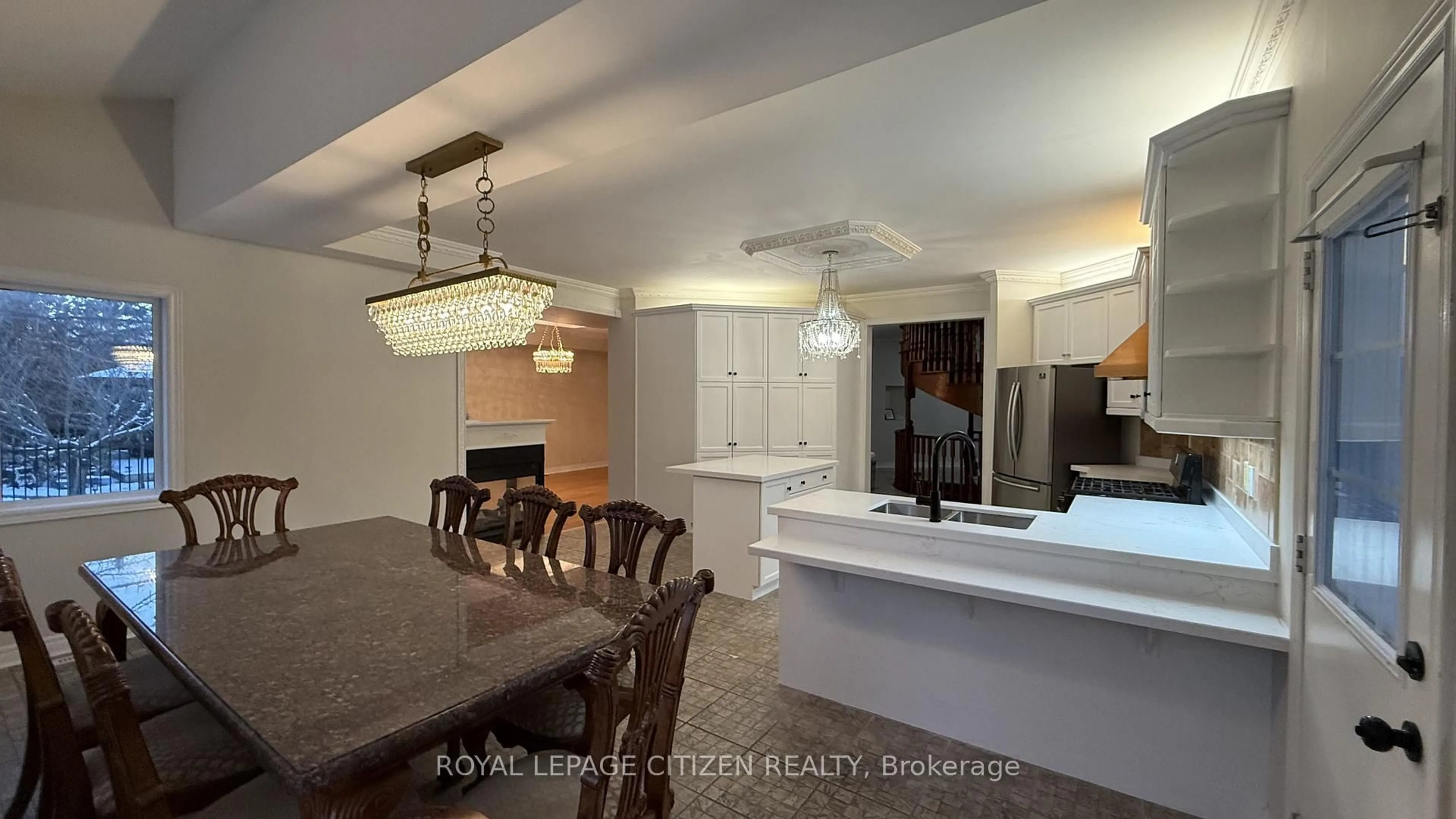 Open concept kitchen, ceramic/tile floor for 180 Kimber Cres, Vaughan Ontario L4L 9K3