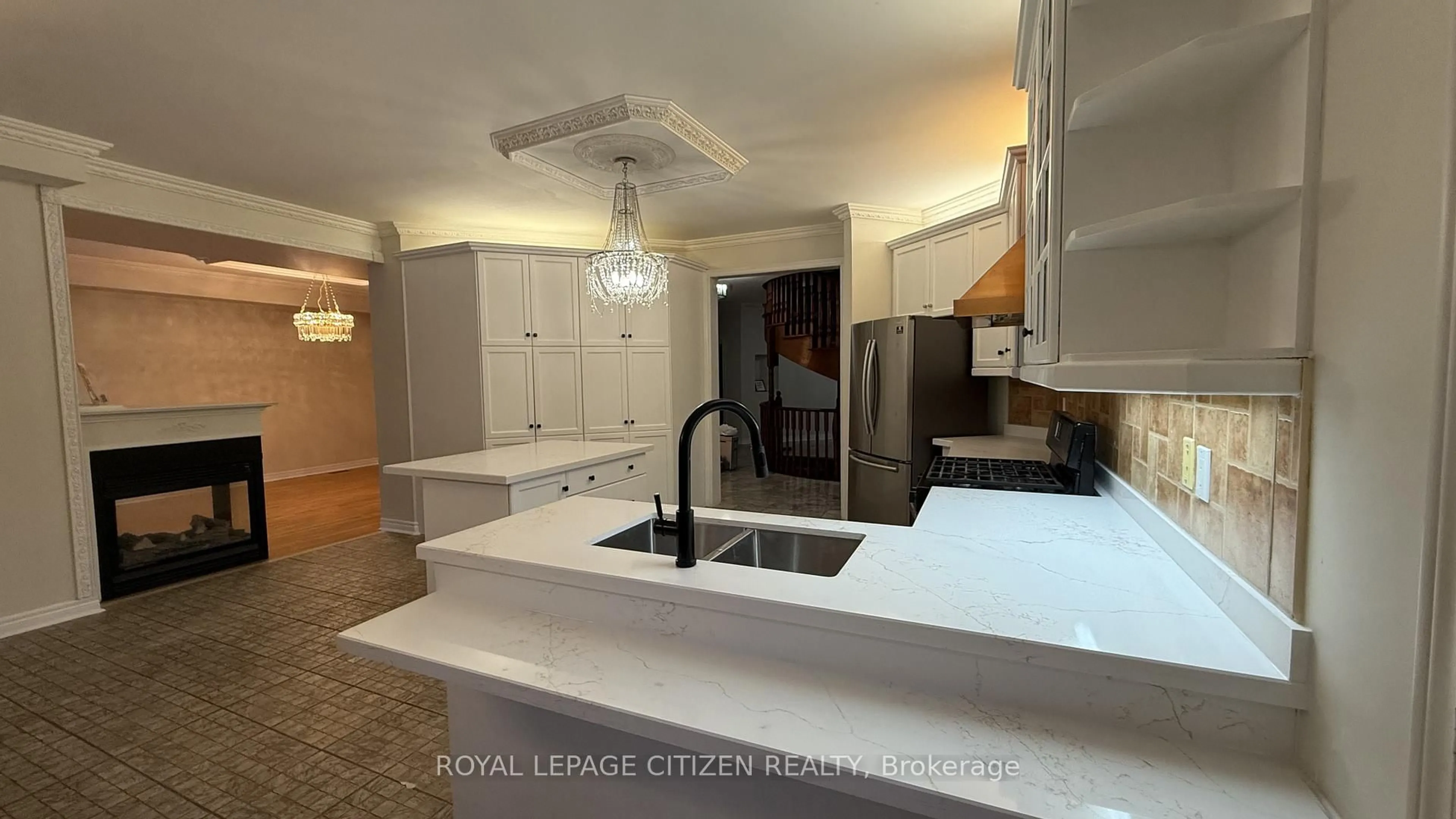 Open concept kitchen, ceramic/tile floor for 180 Kimber Cres, Vaughan Ontario L4L 9K3