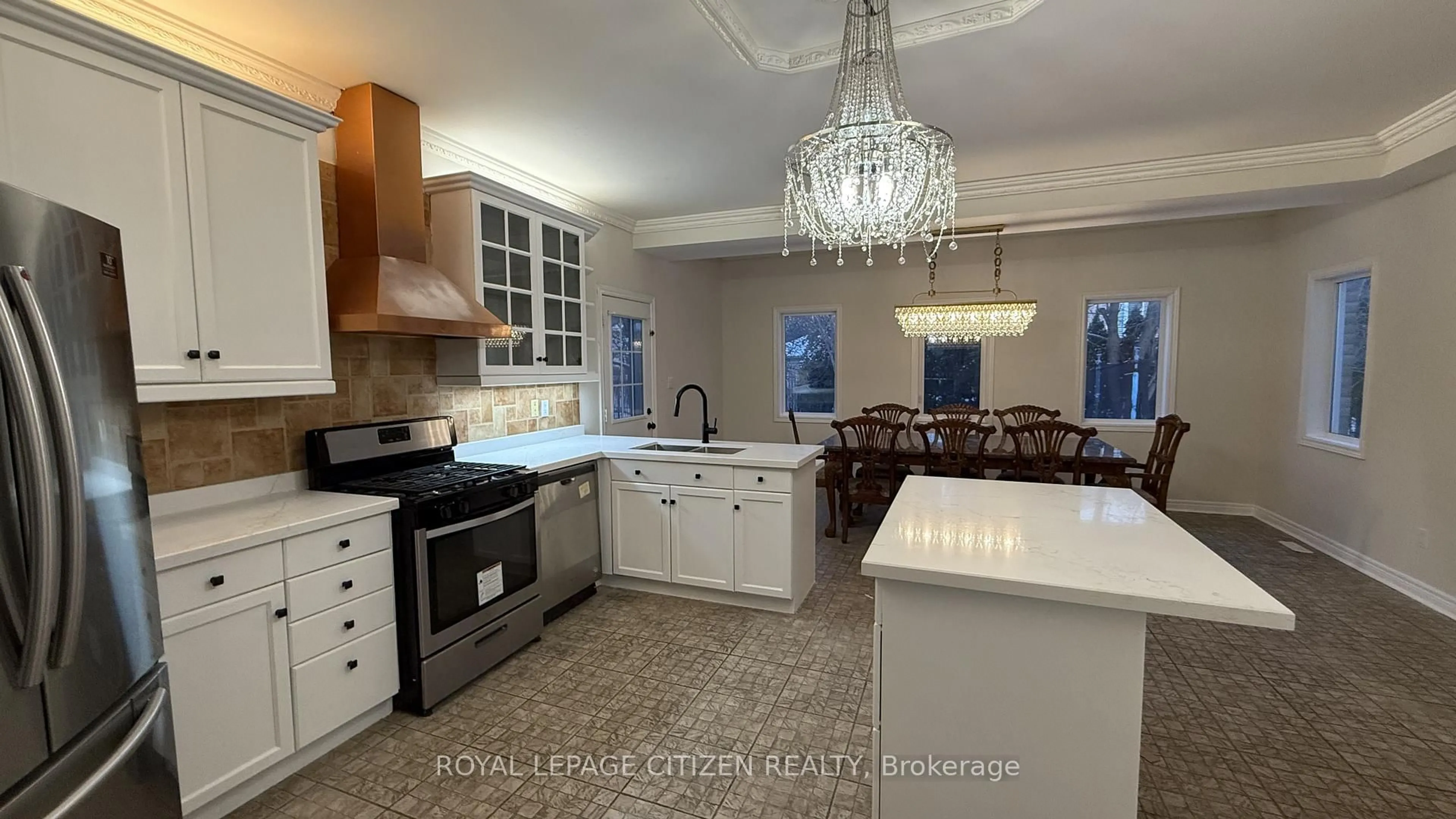 Open concept kitchen, ceramic/tile floor for 180 Kimber Cres, Vaughan Ontario L4L 9K3