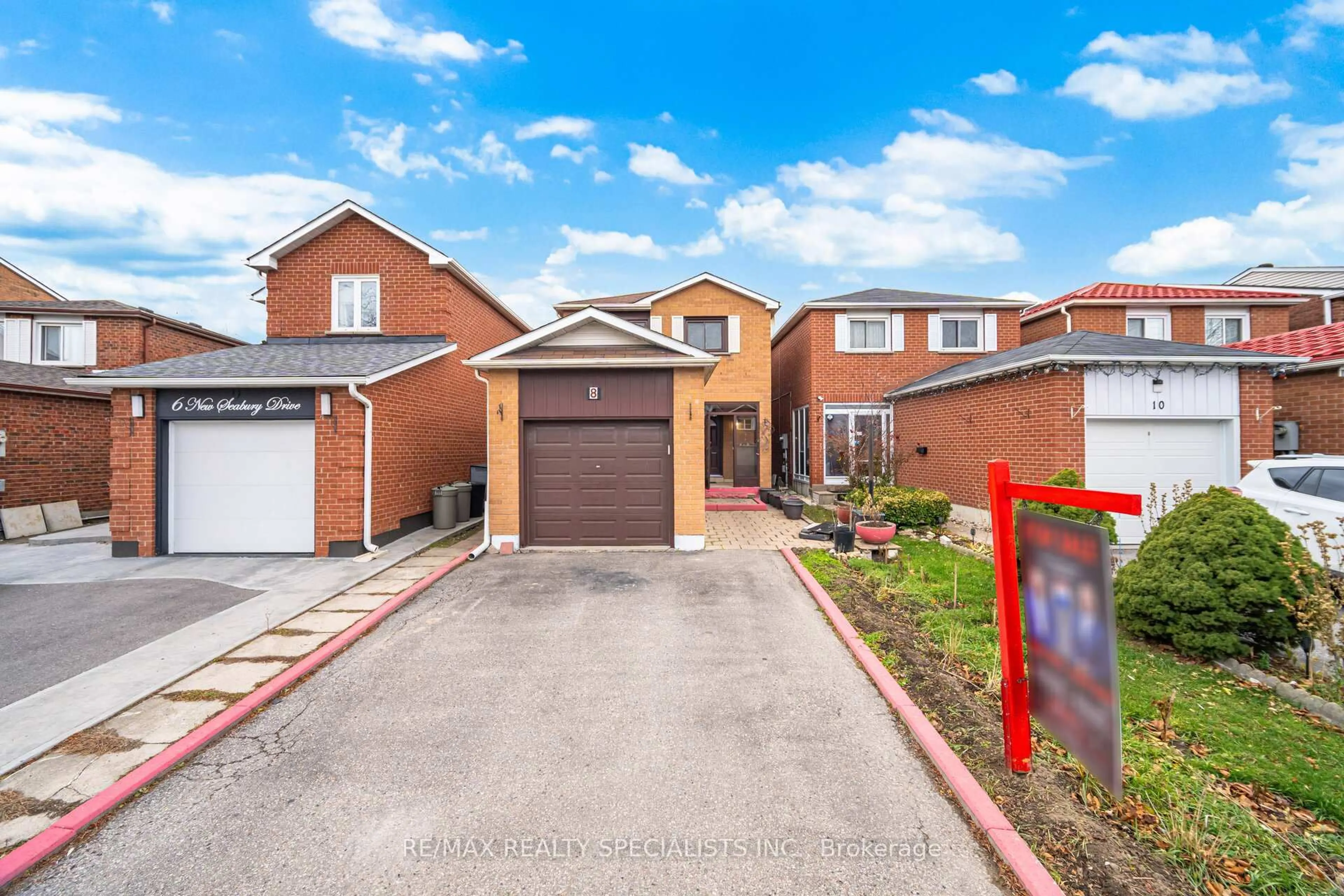 A pic from outside/outdoor area/front of a property/back of a property/a pic from drone, street for 8 New Seabury Dr, Vaughan Ontario L4K 2B8