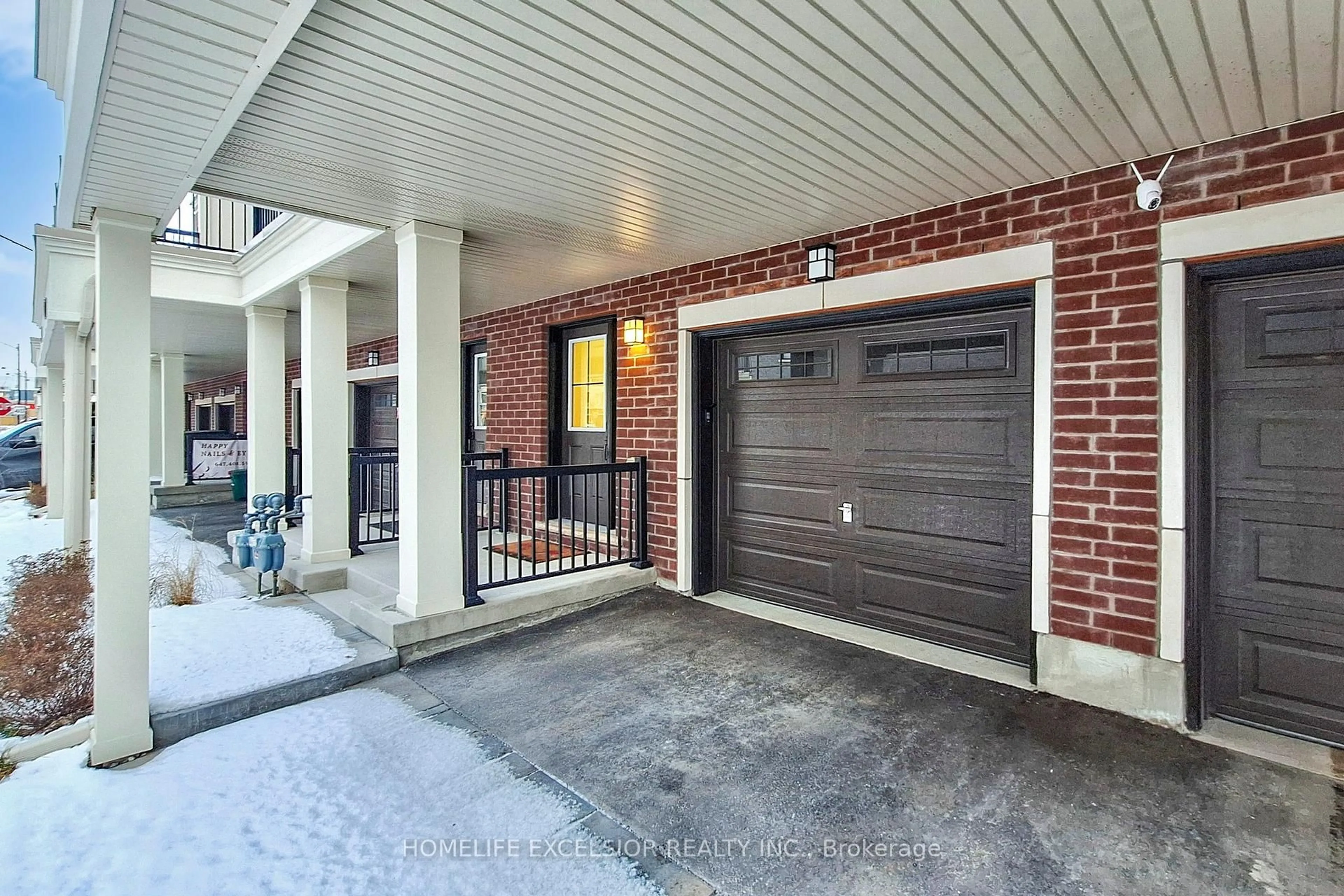 Indoor entryway for 5456 Main St, Whitchurch-Stouffville Ontario L4A 4W8