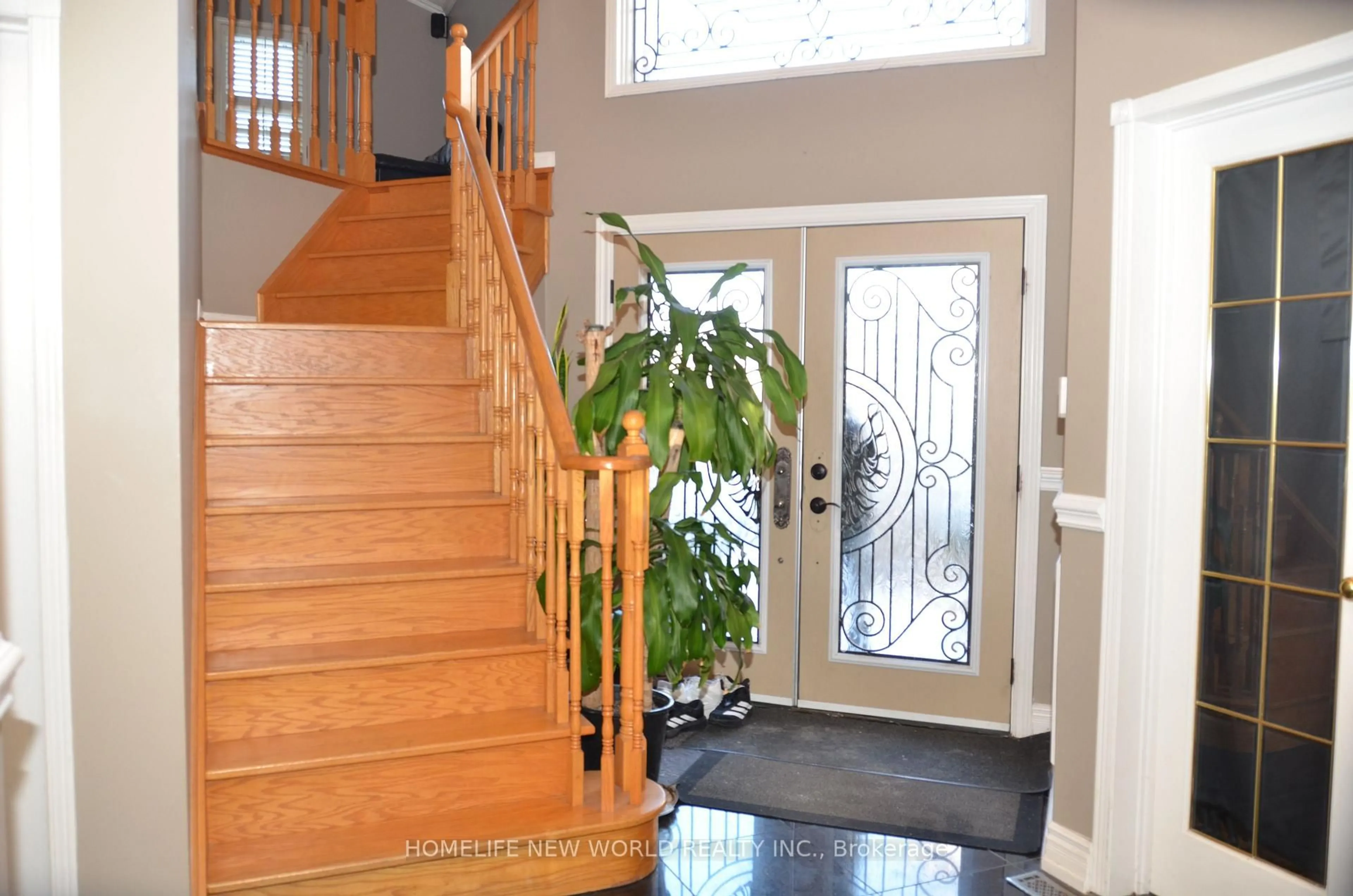 Indoor entryway for 77 Nadia Ave, Vaughan Ontario L4L 8N9