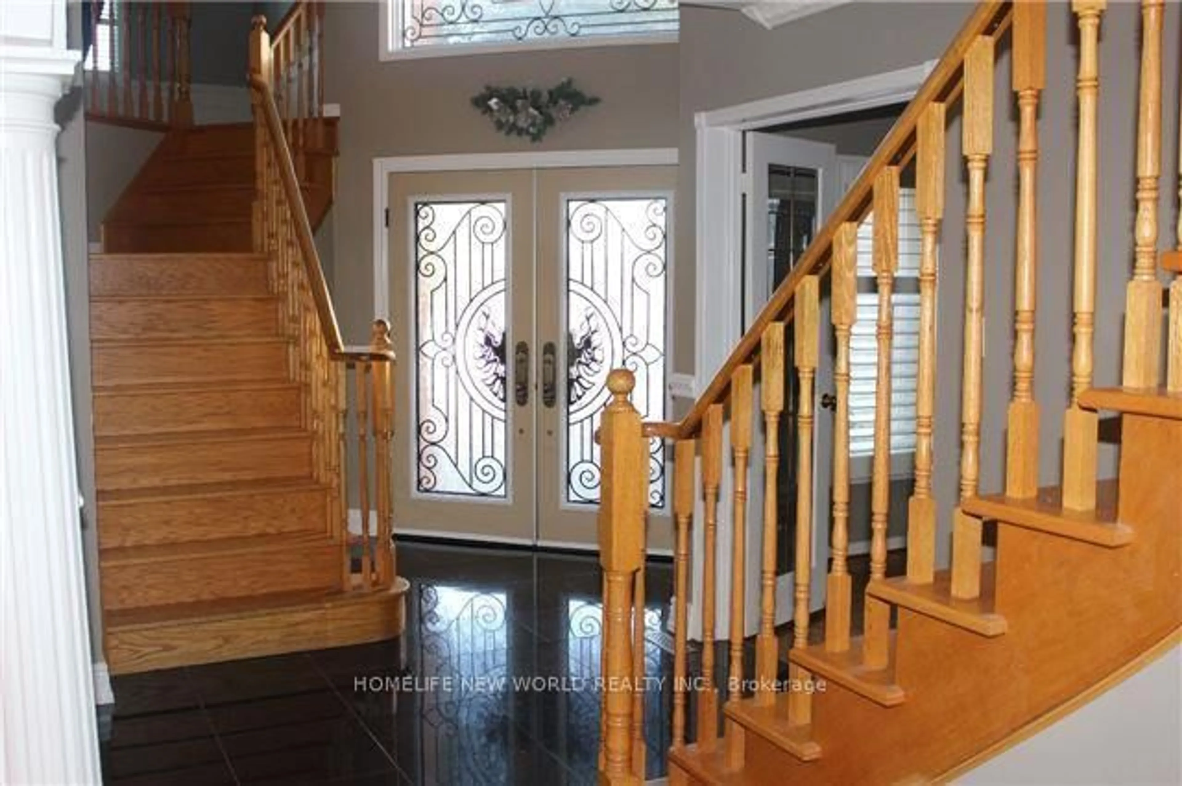 Indoor foyer for 77 Nadia Ave, Vaughan Ontario L4L 8N9
