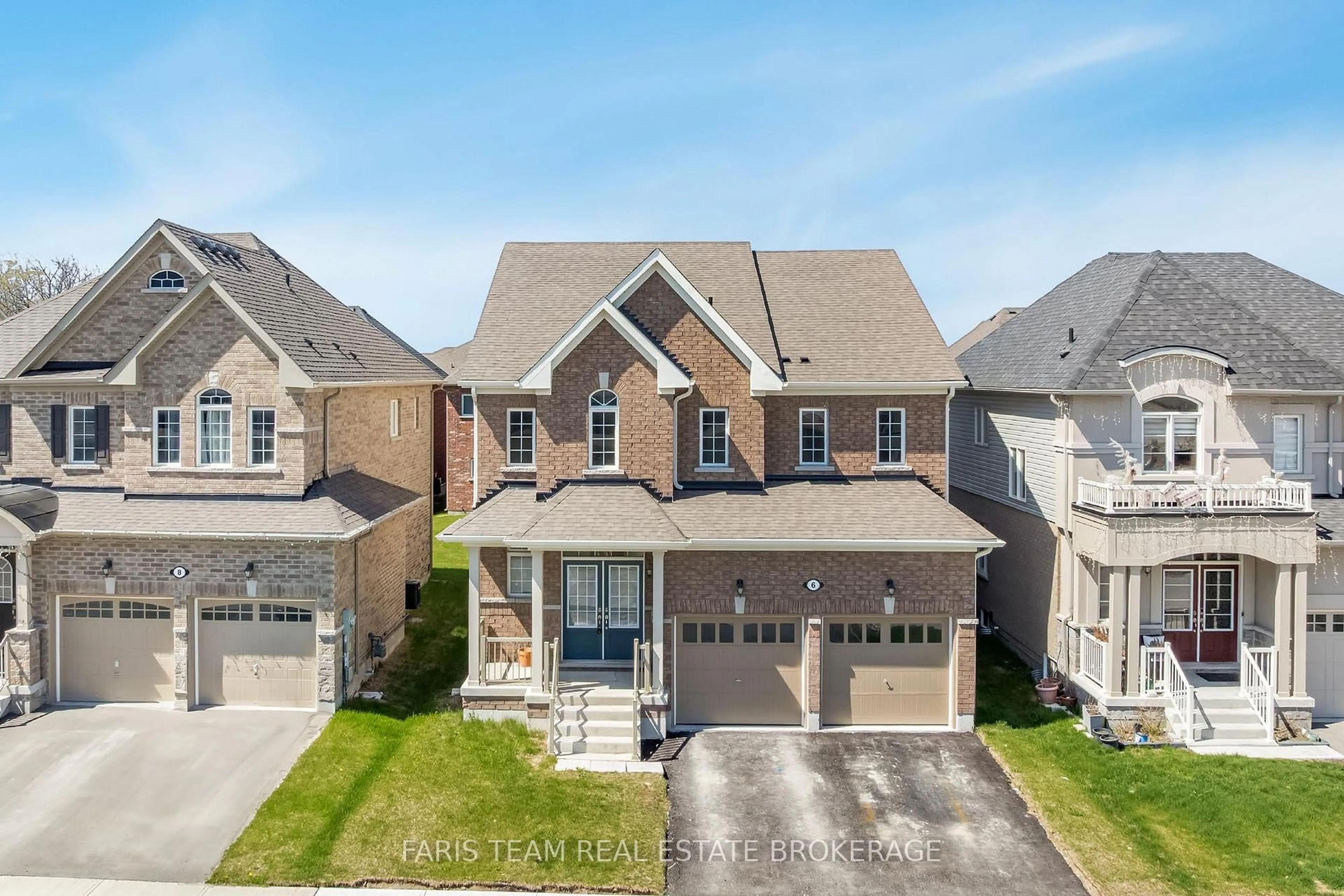 A pic from outside/outdoor area/front of a property/back of a property/a pic from drone, street for 6 Cliff Thompson Crt, Georgina Ontario L0E 1R0