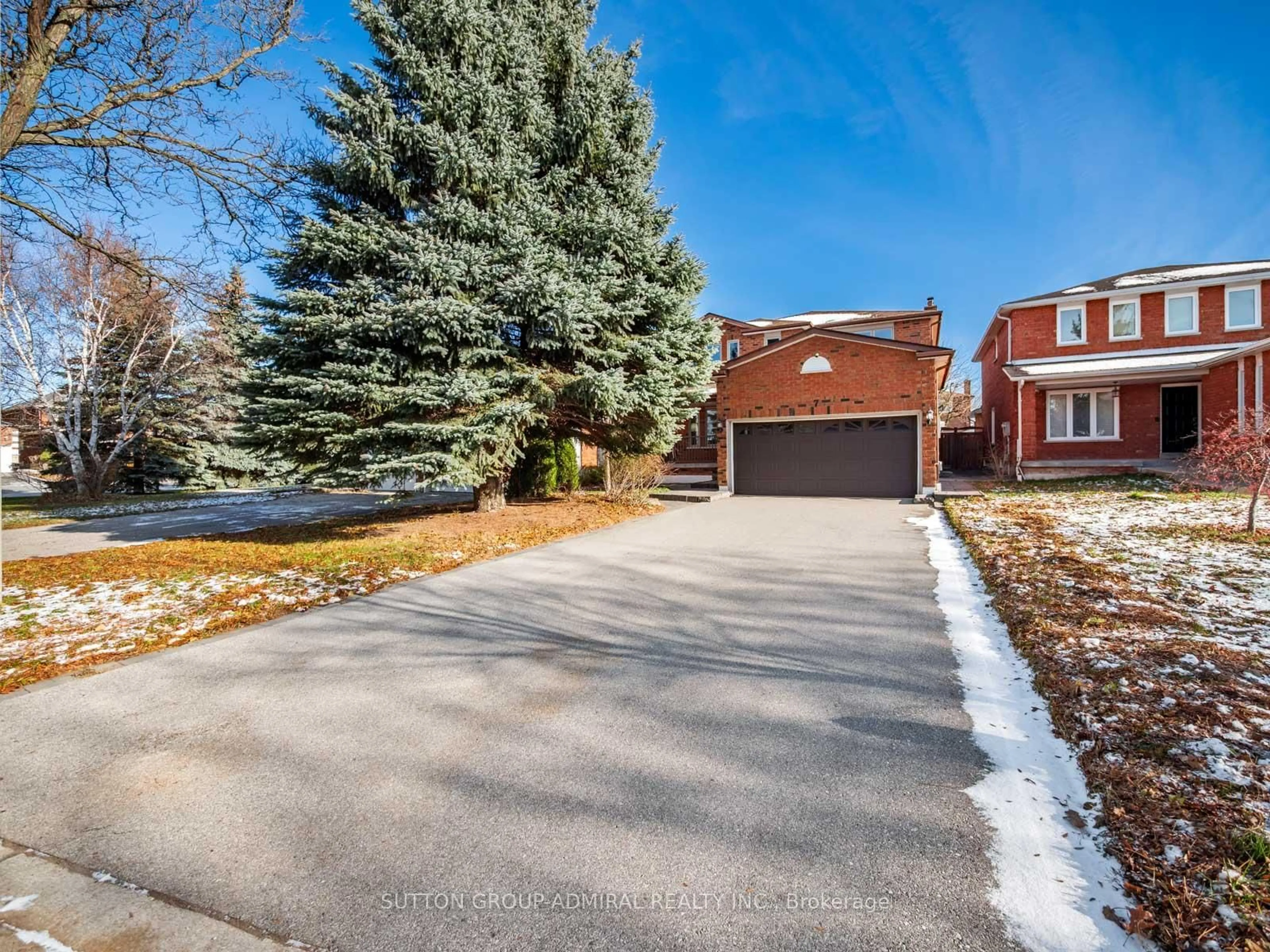 A pic from outside/outdoor area/front of a property/back of a property/a pic from drone, street for 7 San Marko Pl, Vaughan Ontario L4L 7M6