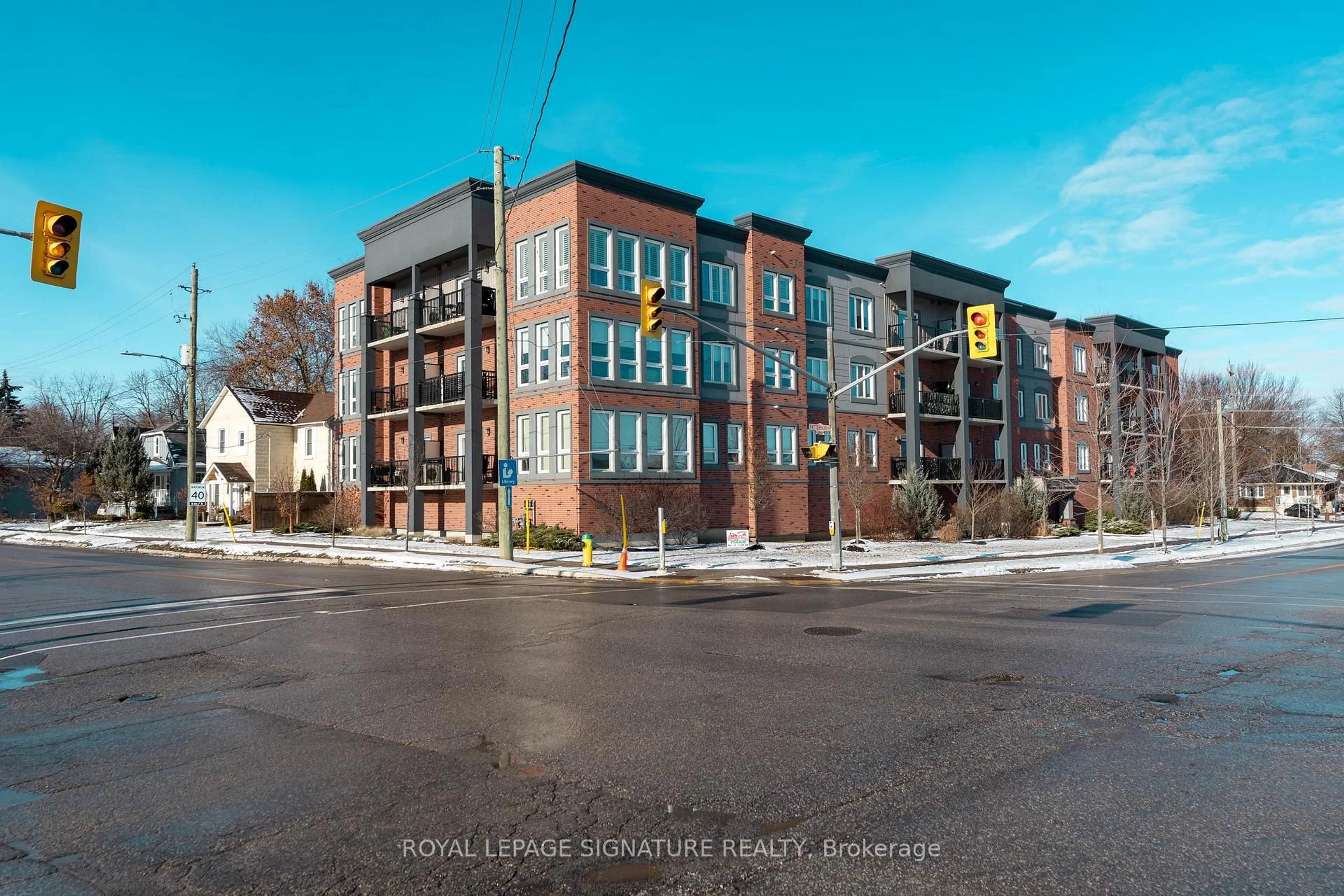 A pic from outside/outdoor area/front of a property/back of a property/a pic from drone, building for 43 Dale Dr #108, New Tecumseth Ontario L0G 1A0