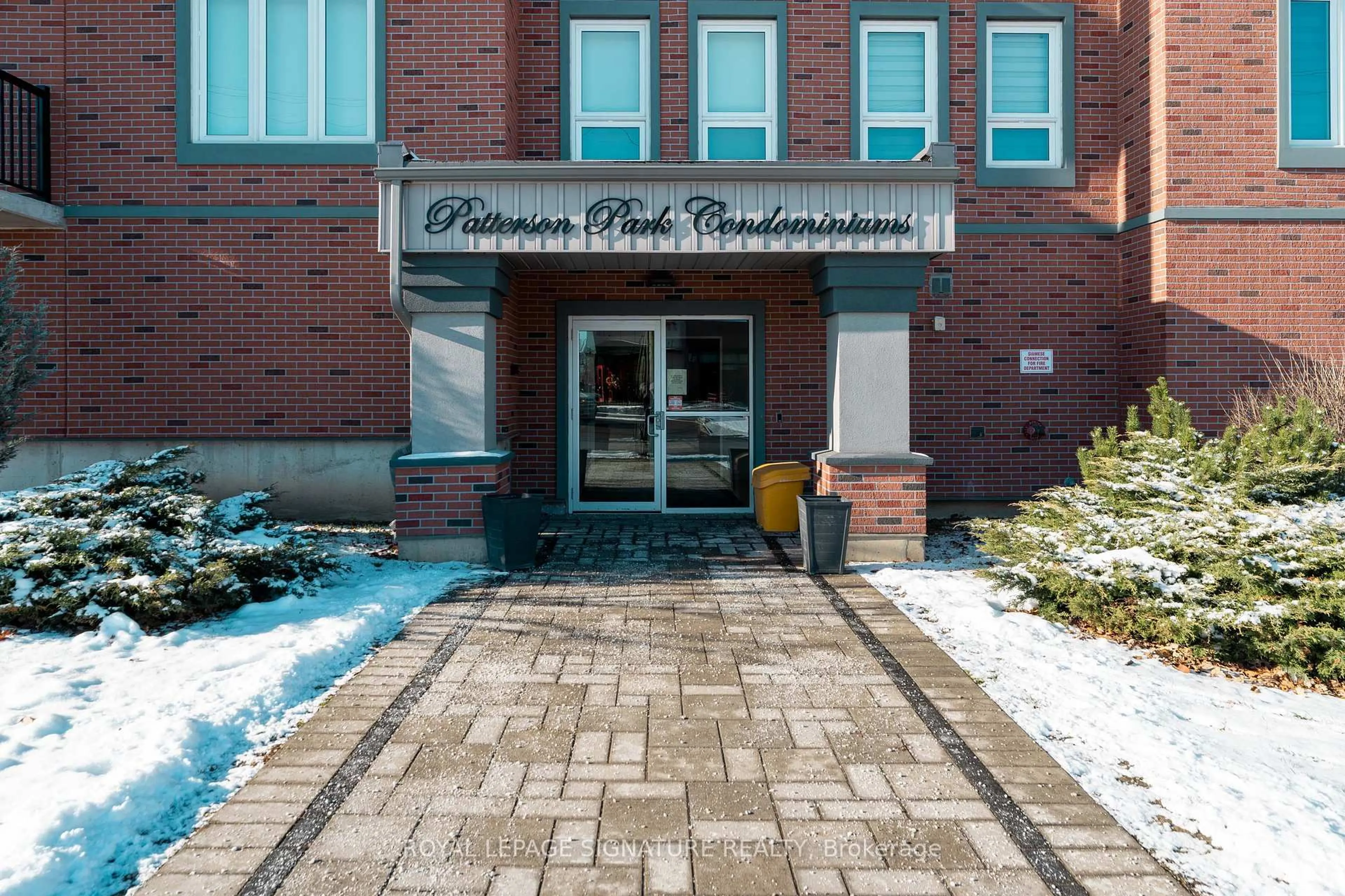 Indoor foyer for 43 Dale Dr #108, New Tecumseth Ontario L0G 1A0