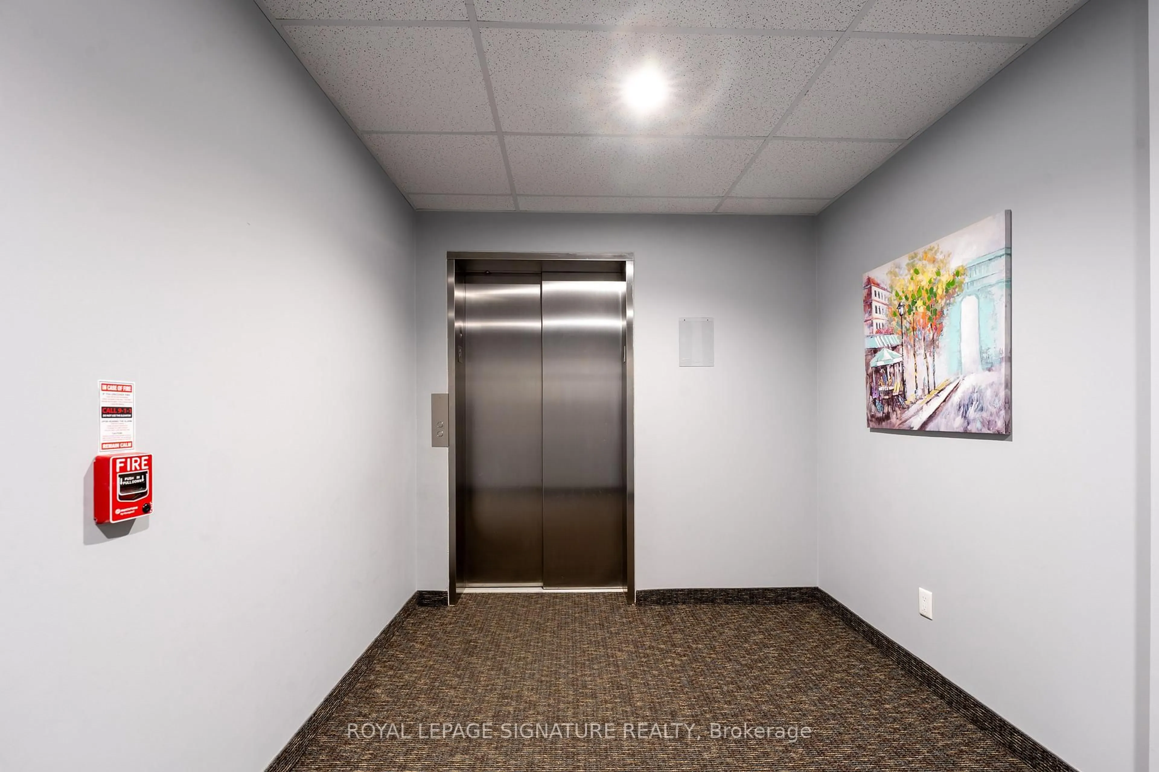 Indoor foyer for 43 Dale Dr #108, New Tecumseth Ontario L0G 1A0