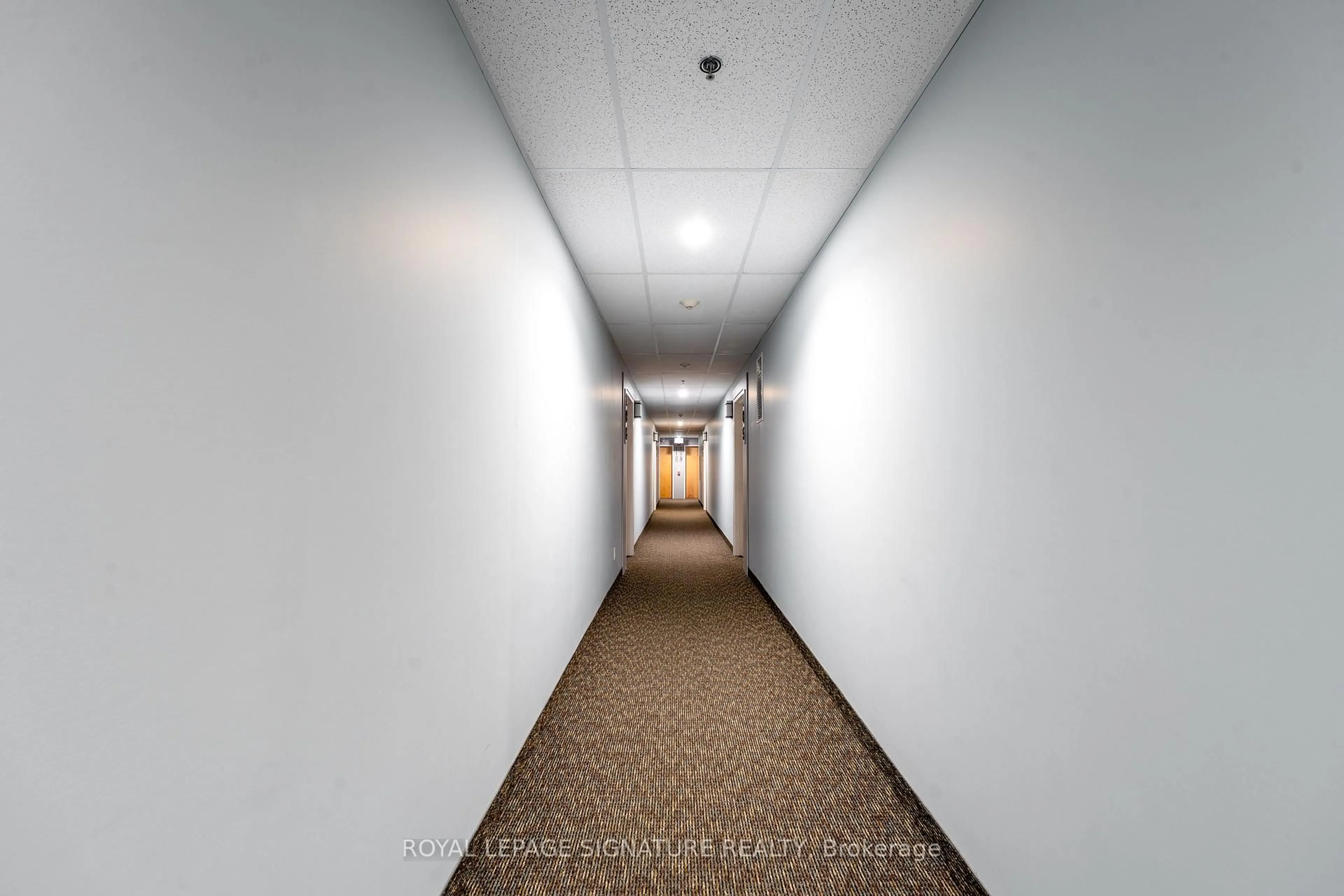 Indoor foyer for 43 Dale Dr #108, New Tecumseth Ontario L0G 1A0