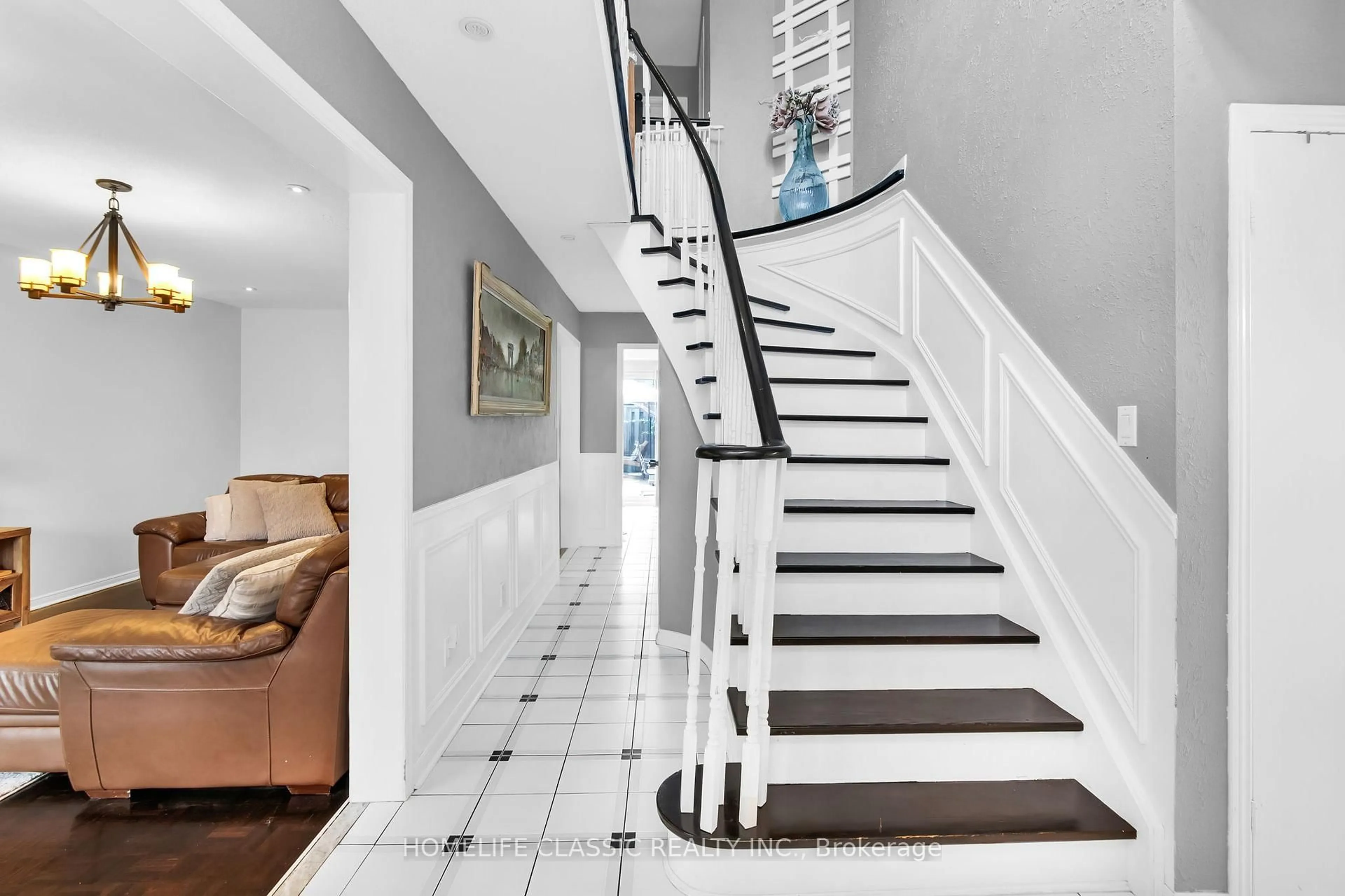 Stairs for 72 Gayla St, Vaughan Ontario L4J 6G1