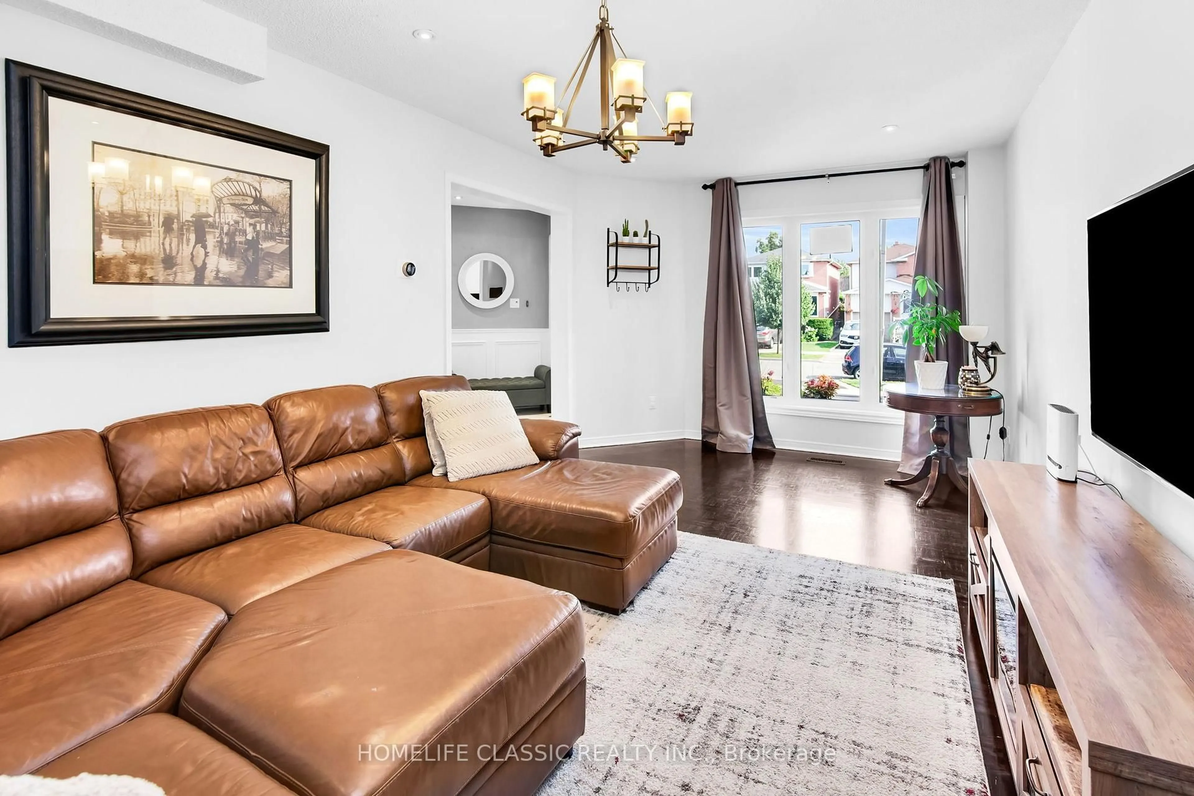 Living room with furniture, unknown for 72 Gayla St, Vaughan Ontario L4J 6G1