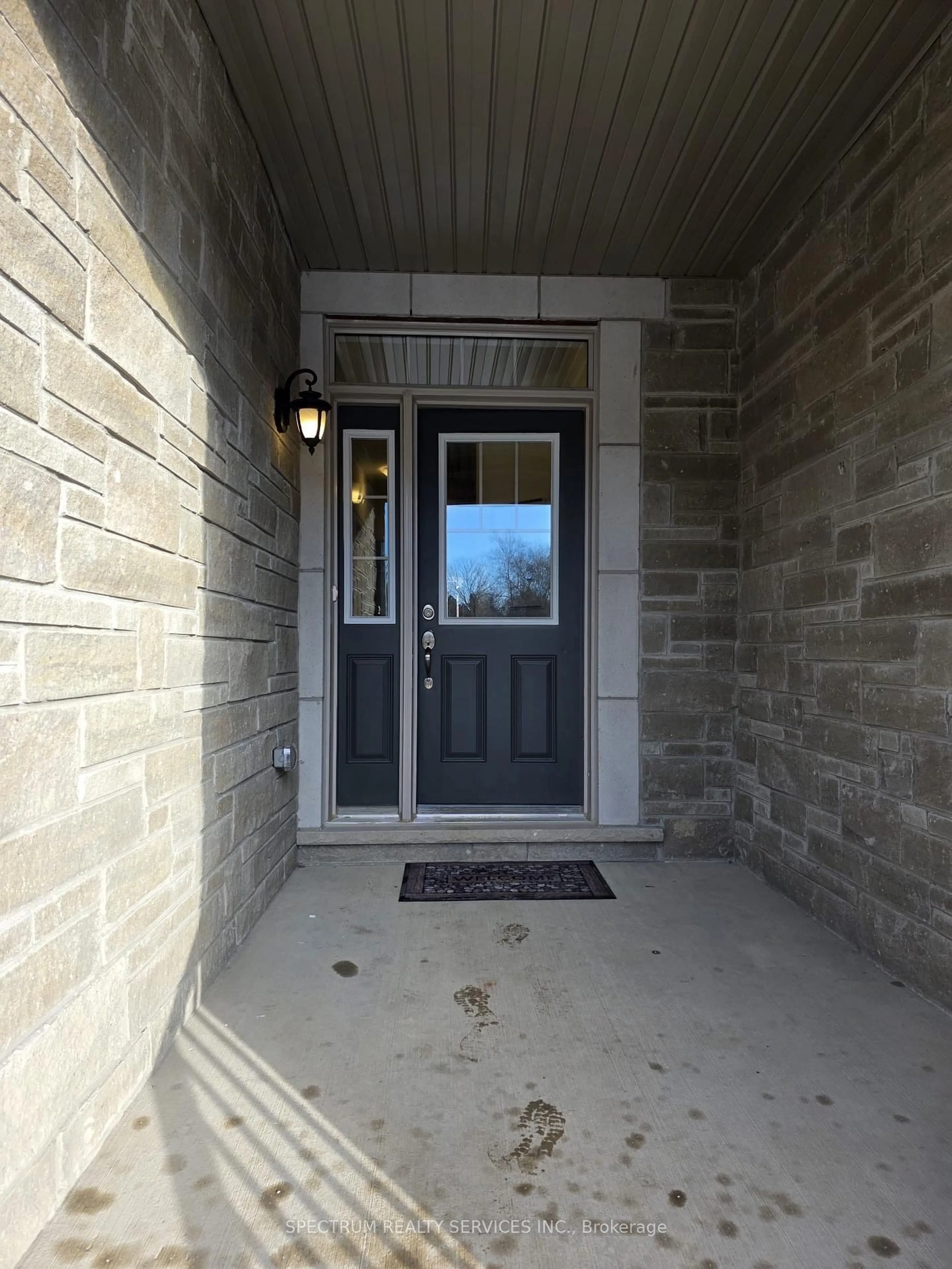 Indoor entryway for 19 Inverness Way, Bradford West Gwillimbury Ontario L3Z 0W4