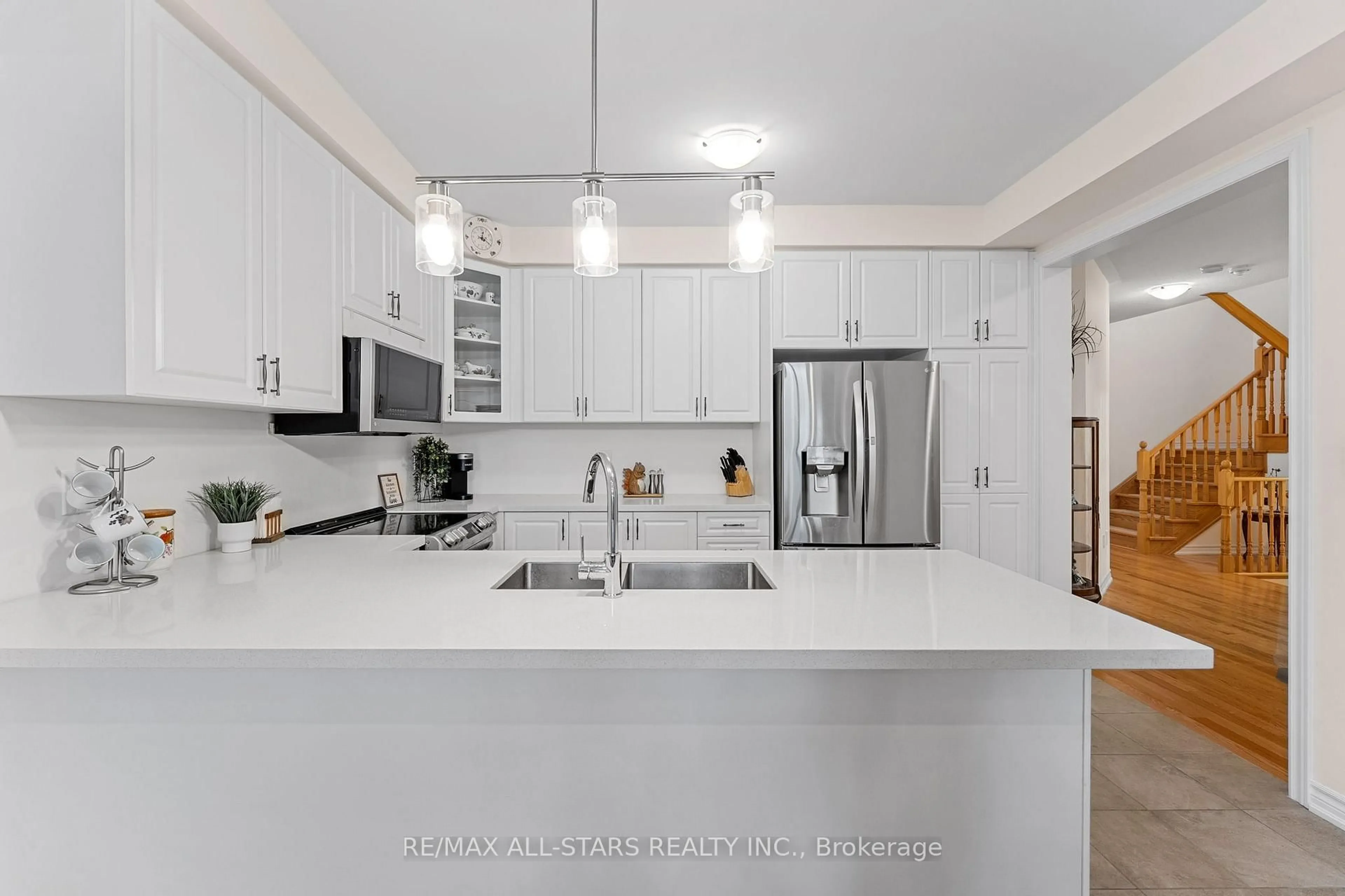 Open concept kitchen, ceramic/tile floor for 88 Connell Dr, Georgina Ontario L4P 0K3