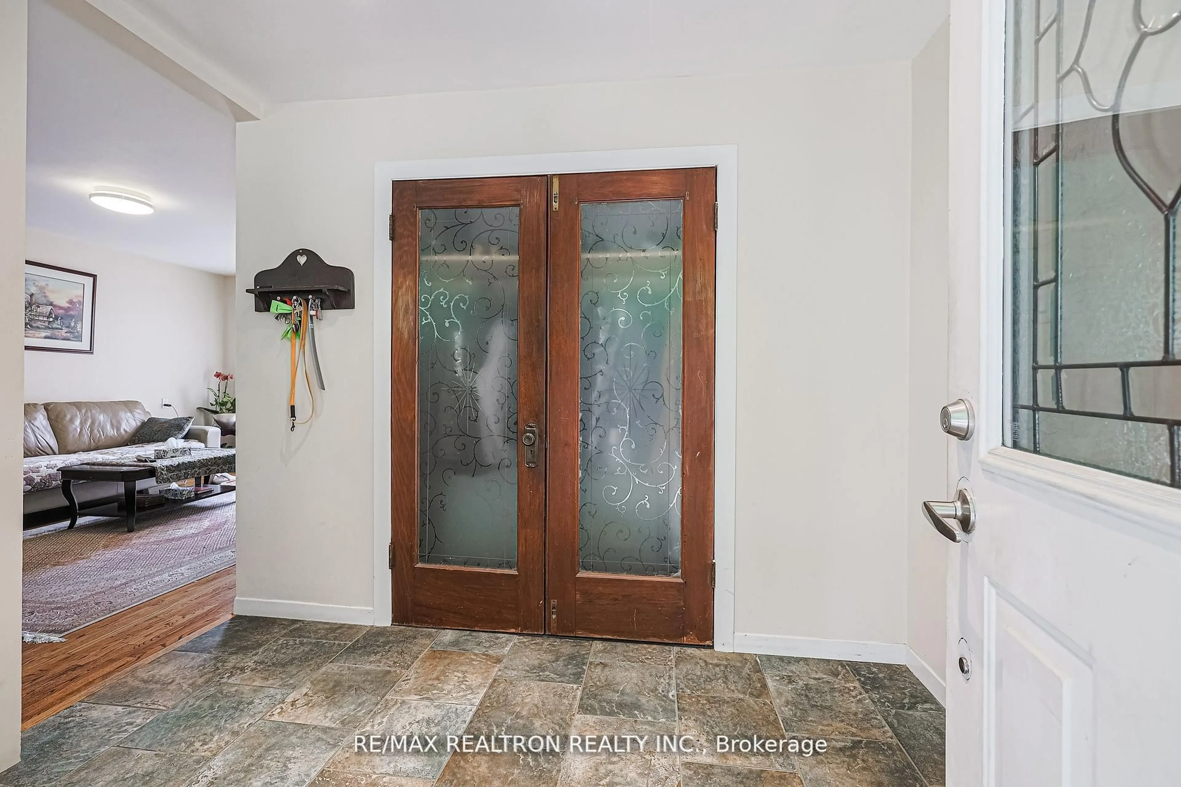 Indoor entryway for 46 Meadowview Ave, Markham Ontario L3T 1K7