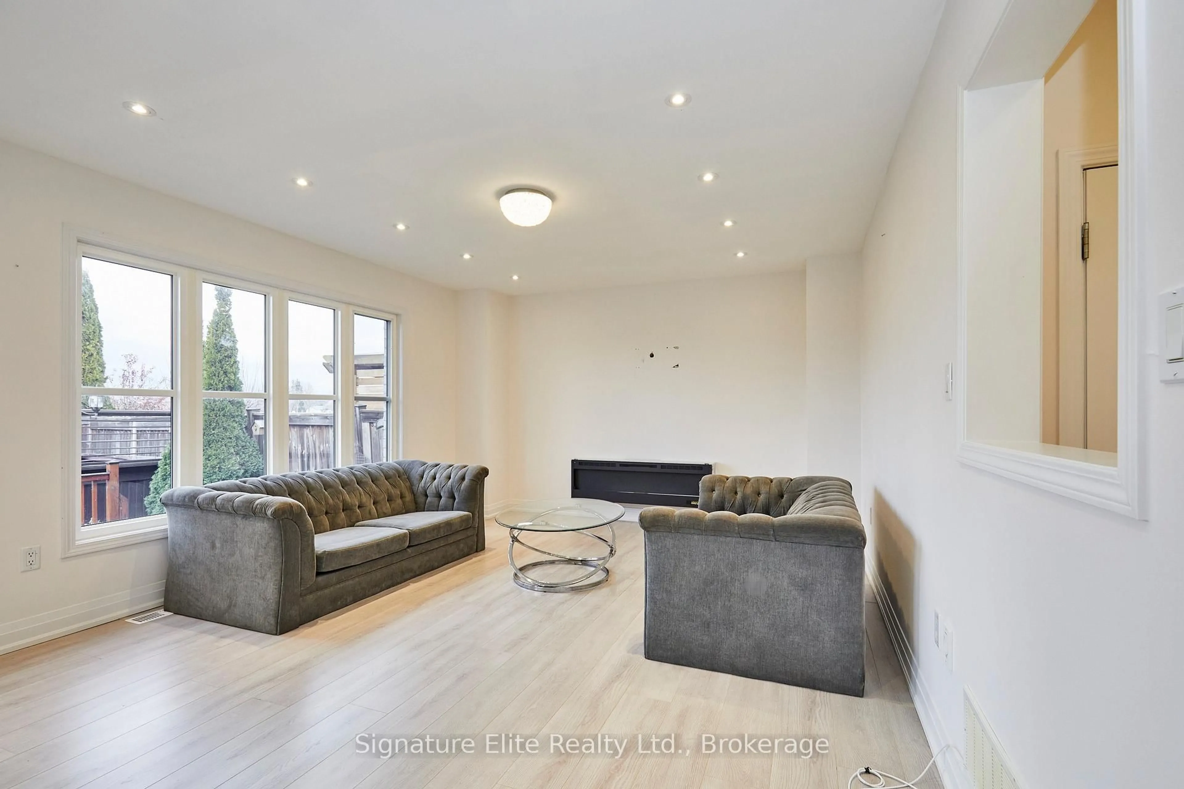 Living room with furniture, unknown for 58 John W Taylor Ave, New Tecumseth Ontario L9R 0E1