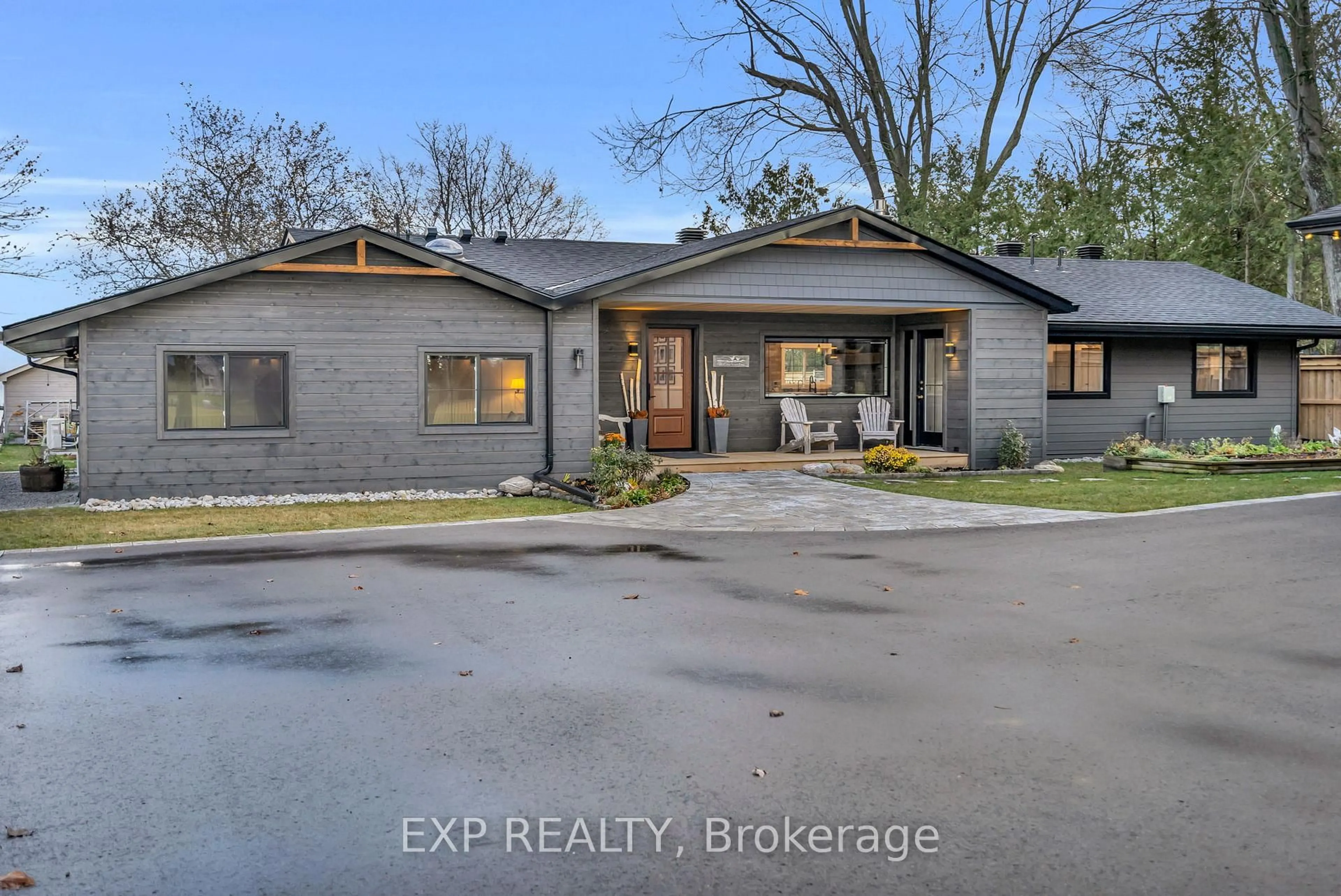 A pic from outside/outdoor area/front of a property/back of a property/a pic from drone, street for 621 Duclos Point Rd, Georgina Ontario L0E 1N0