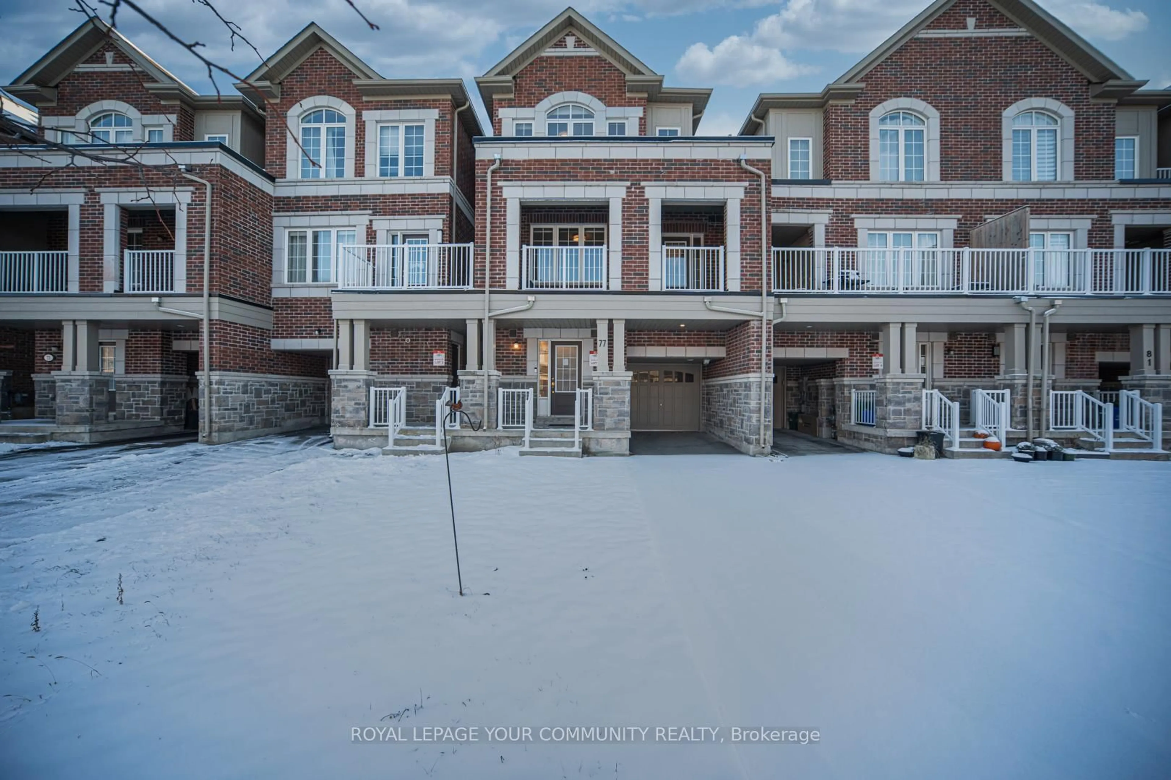 A pic from outside/outdoor area/front of a property/back of a property/a pic from drone, unknown for 77 Ness Dr, Richmond Hill Ontario L4S 0K5