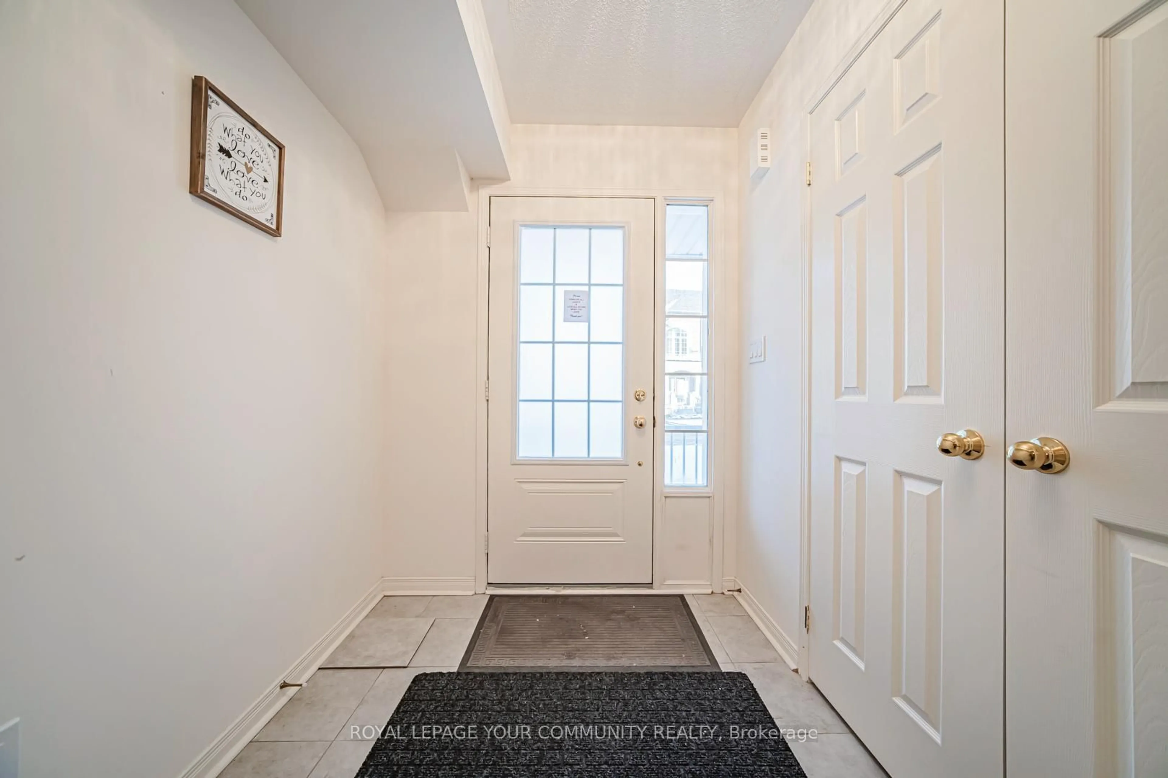 Indoor entryway for 77 Ness Dr, Richmond Hill Ontario L4S 0K5