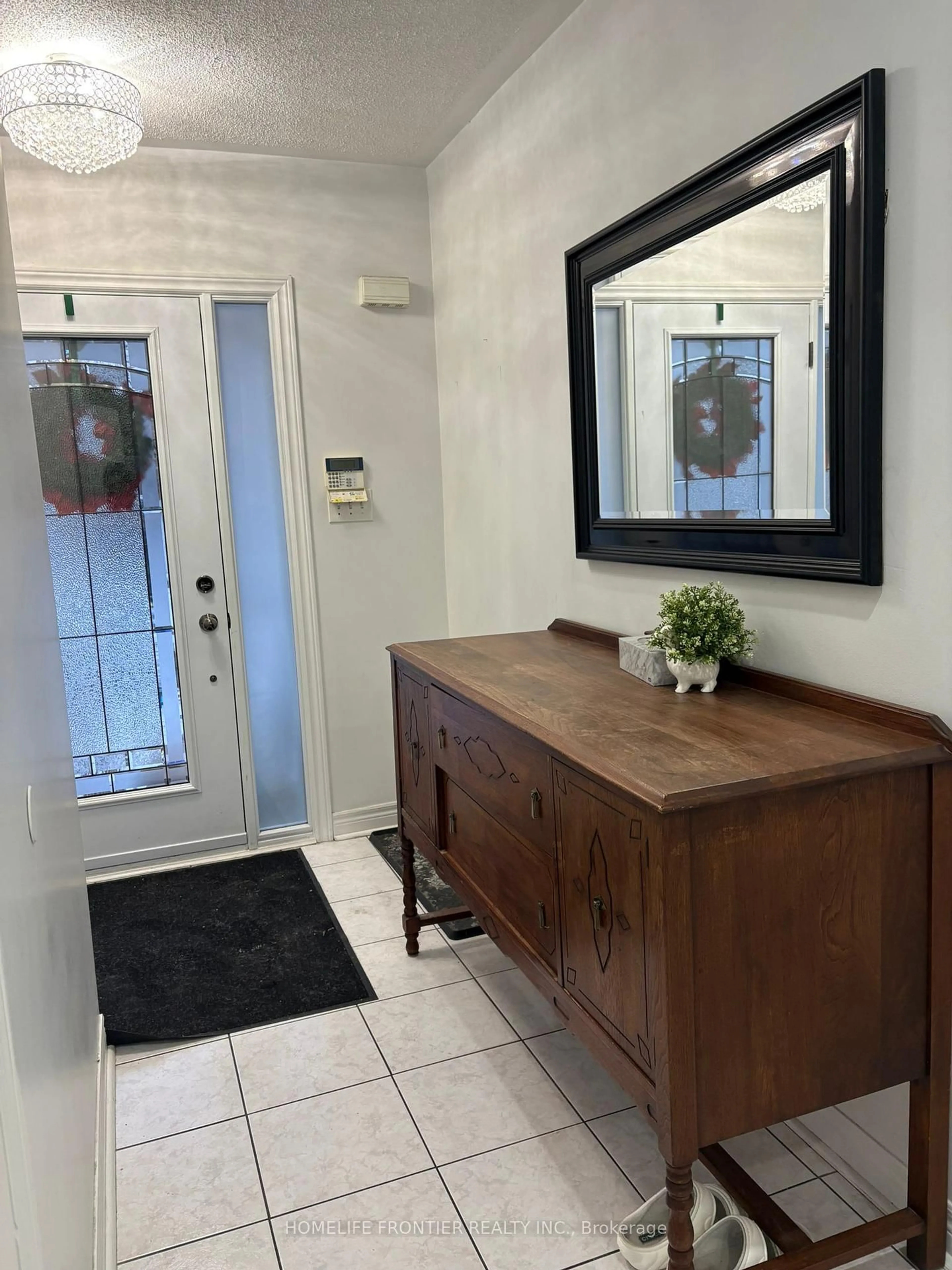 Indoor entryway for 106 Casabel Dr, Vaughan Ontario L6A 3L8
