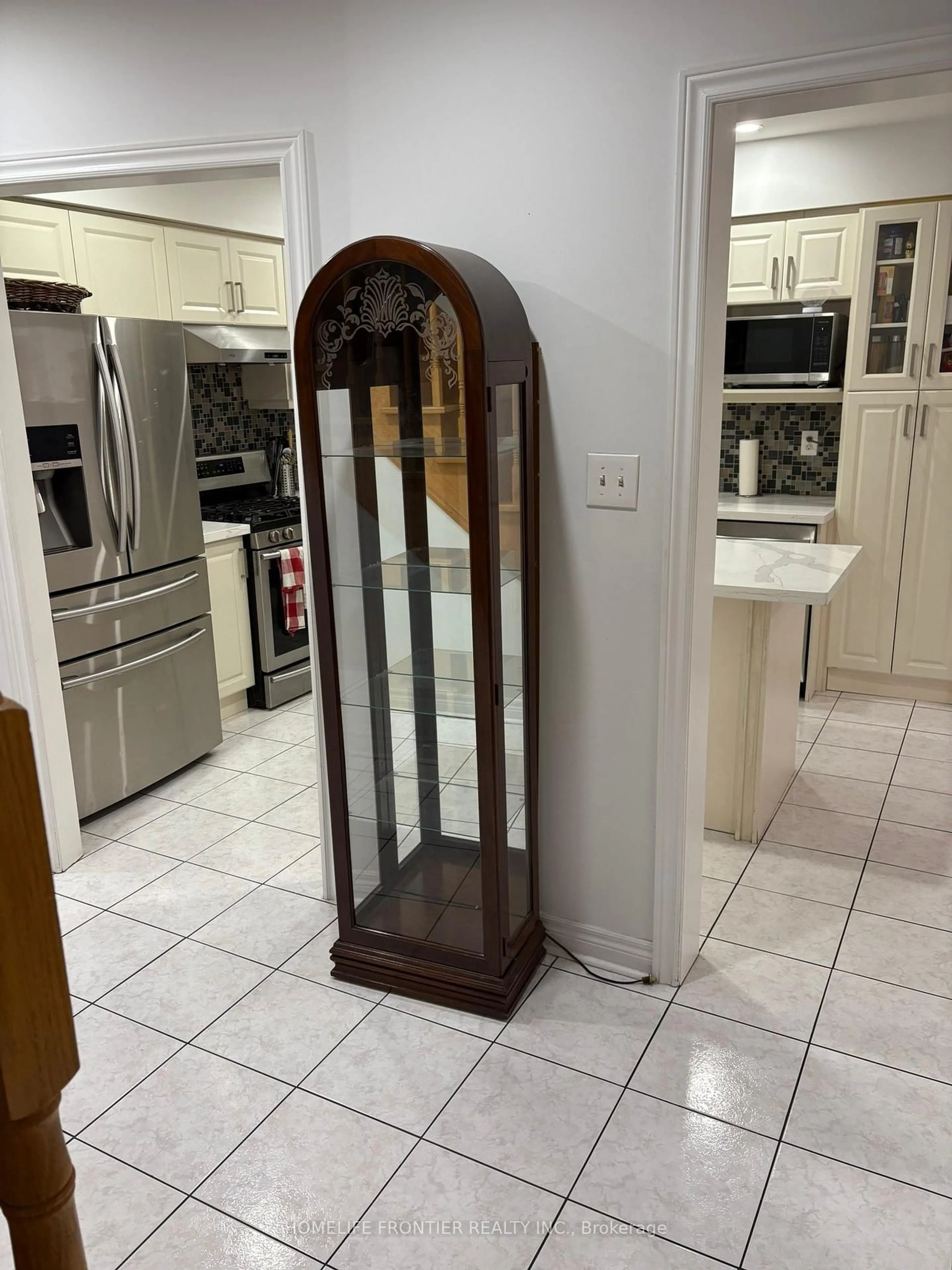 Indoor entryway for 106 Casabel Dr, Vaughan Ontario L6A 3L8