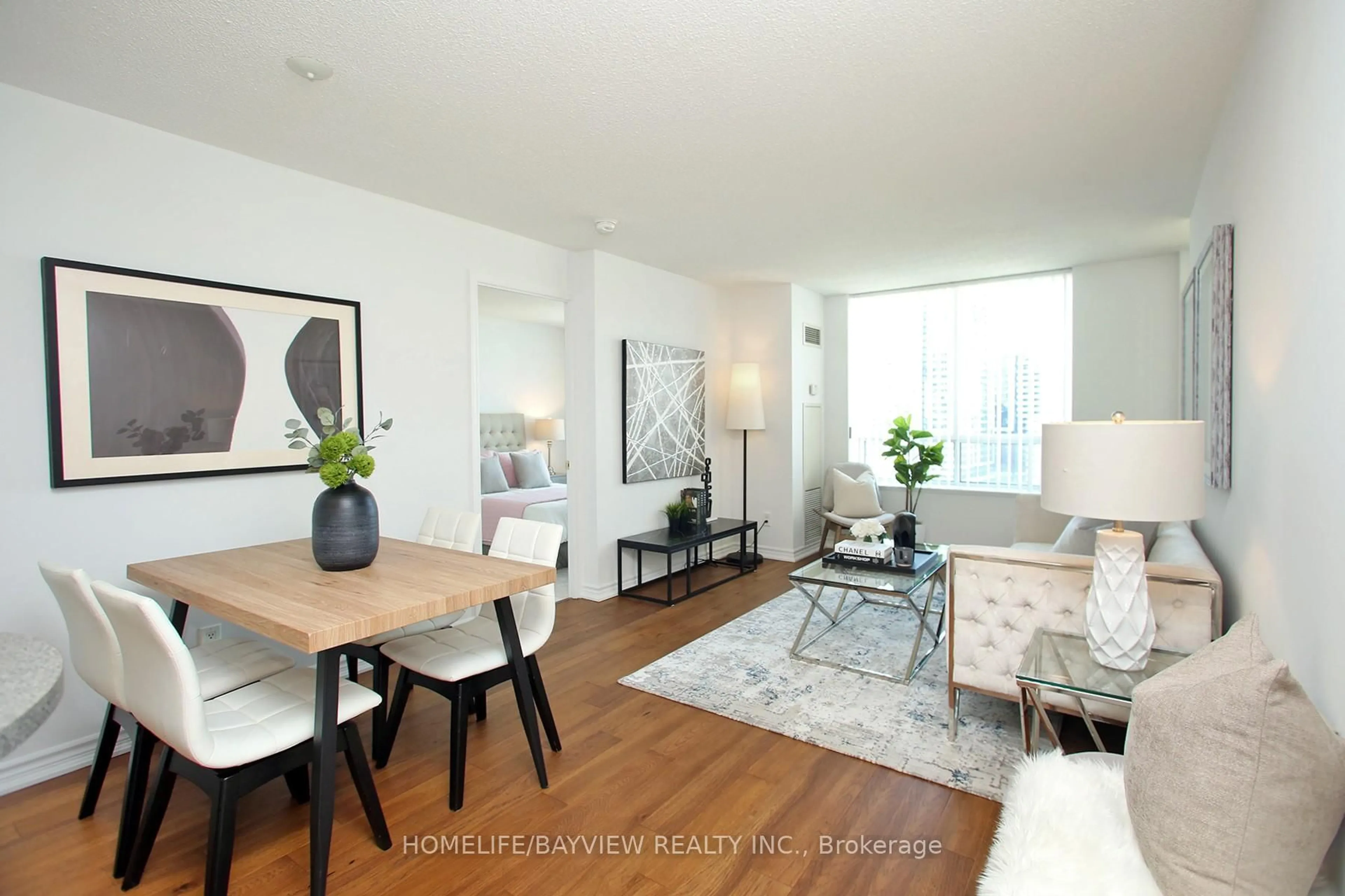 Living room with furniture, wood/laminate floor for 23 Oneida Cres #PH12, Richmond Hill Ontario L4B 0A2