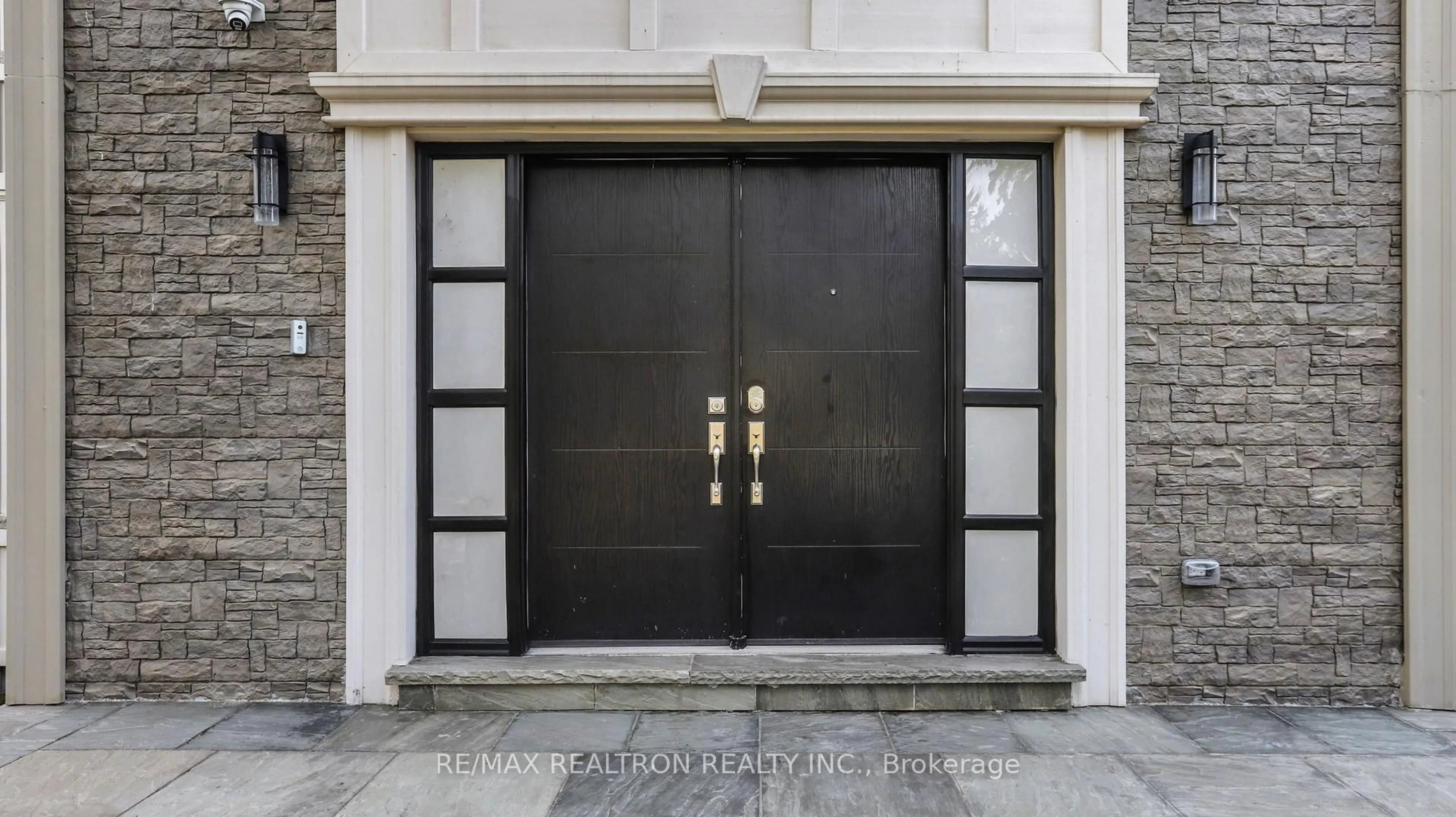 Indoor entryway for 1 Whitelaw Crt, Markham Ontario L3T 5E6