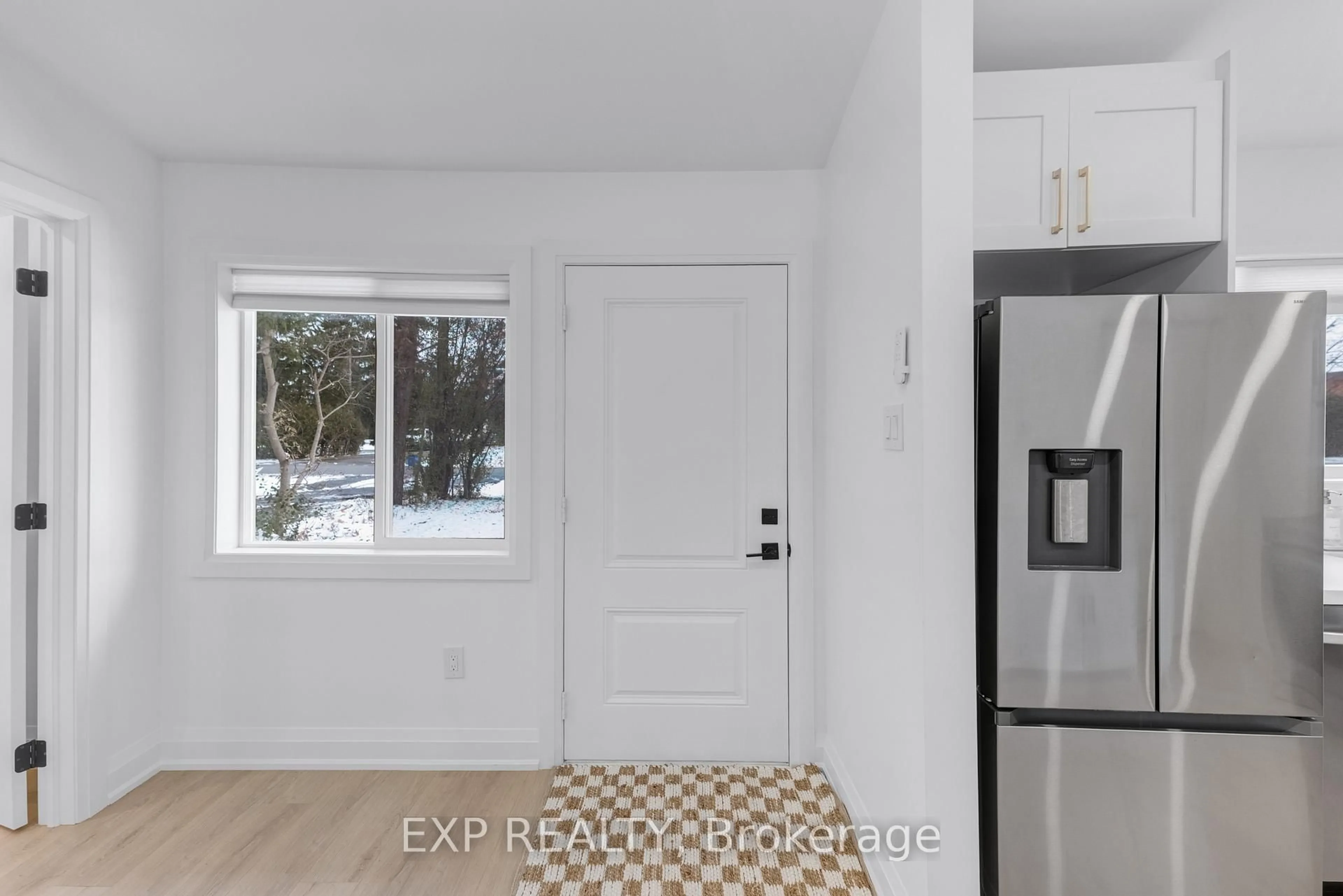 Indoor entryway for 808 Montsell Ave, Georgina Ontario L0E 1S0