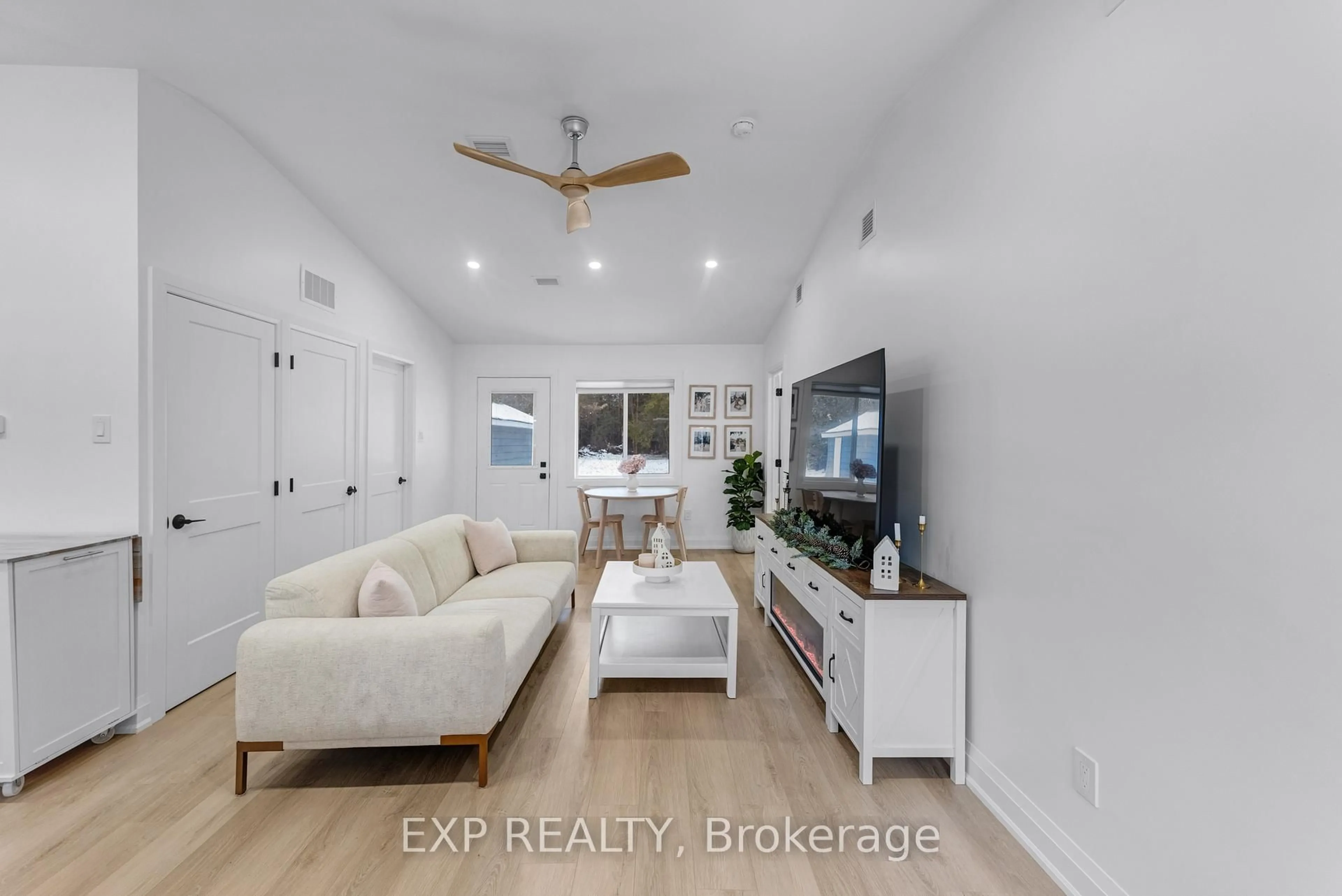 Living room with furniture, ceramic/tile floor for 808 Montsell Ave, Georgina Ontario L0E 1S0