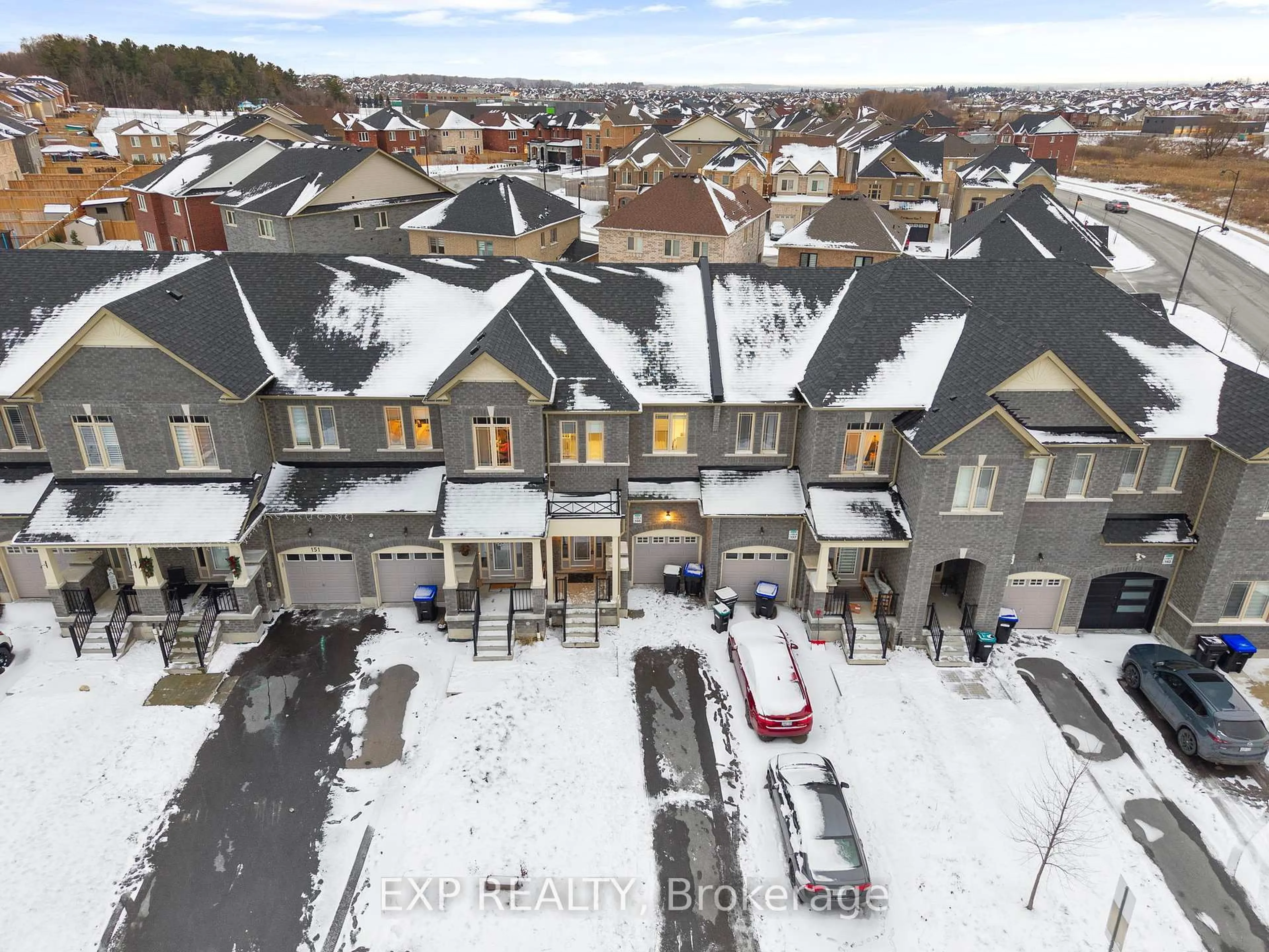 A pic from outside/outdoor area/front of a property/back of a property/a pic from drone, mountain view for 155 Veterans St, Bradford West Gwillimbury Ontario L3Z 4H6